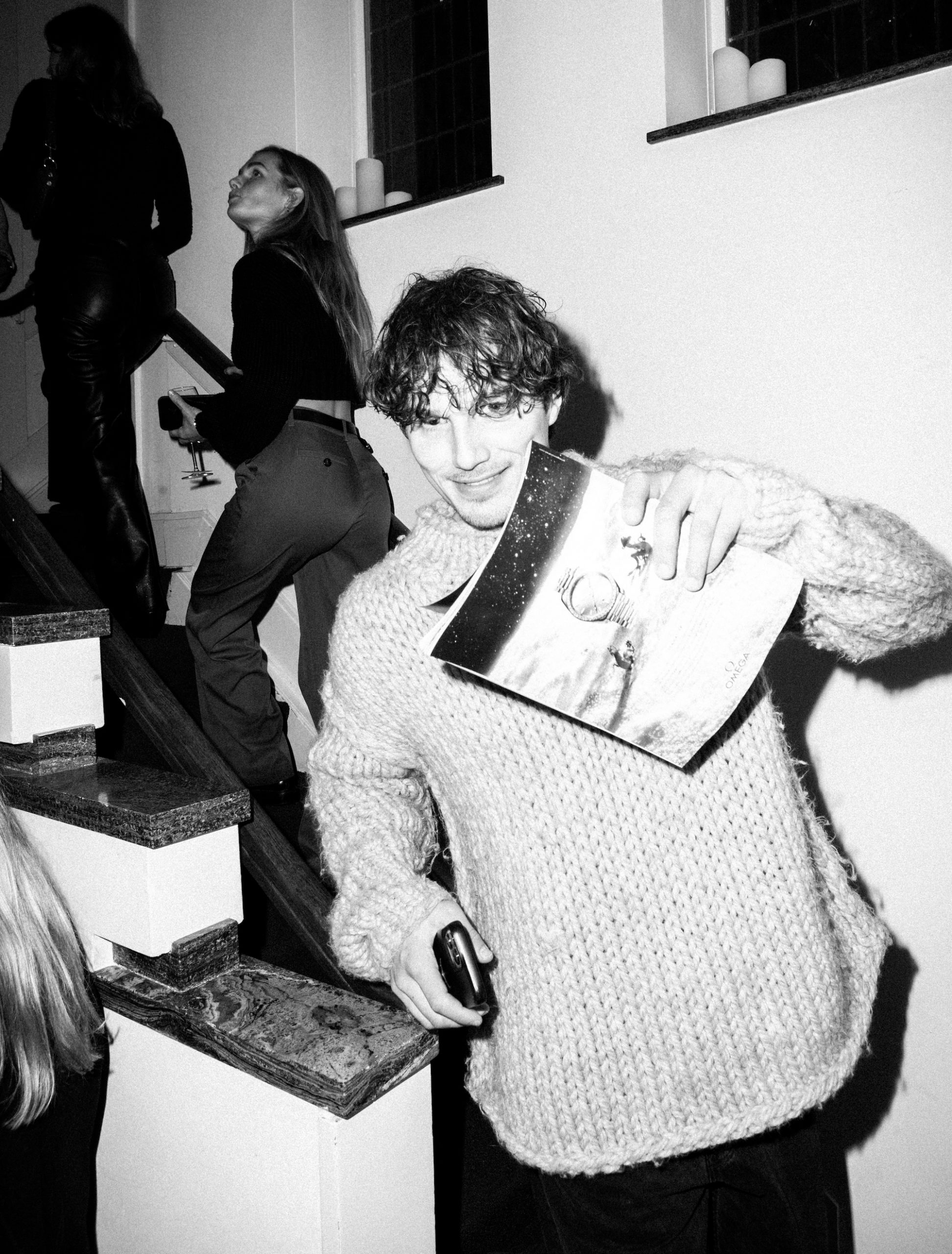 Een gast bij de expo van Vogue x Spark Productions