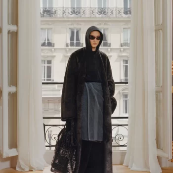 de-balenciaga-wikkelrok-in-real-life-is-het-ooit-oke-een-handdoek-buitenshuis-te-dragen-277533