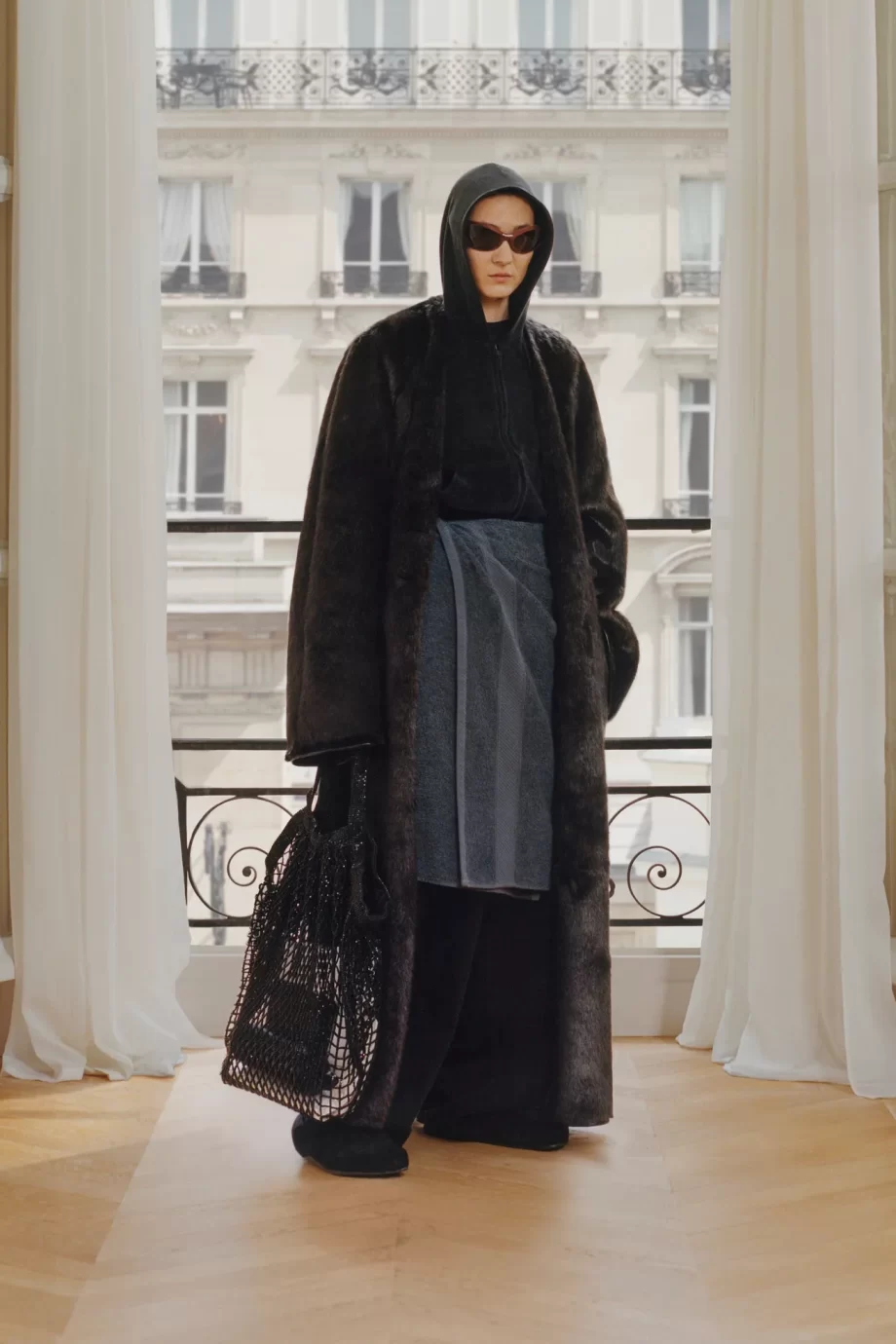 de-balenciaga-wikkelrok-in-real-life-is-het-ooit-oke-een-handdoek-buitenshuis-te-dragen-277533