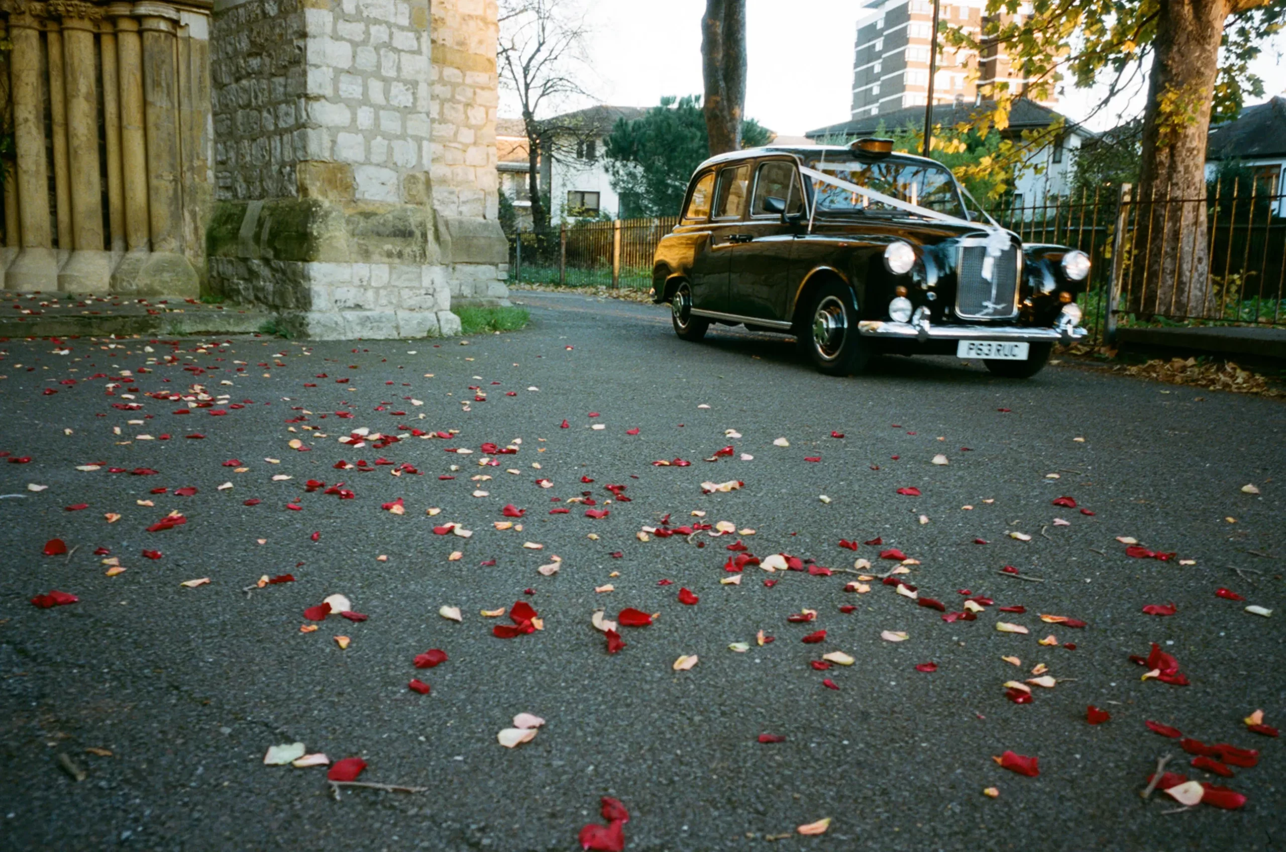 De bruiloft van Tom Odell en Georgie Somerville