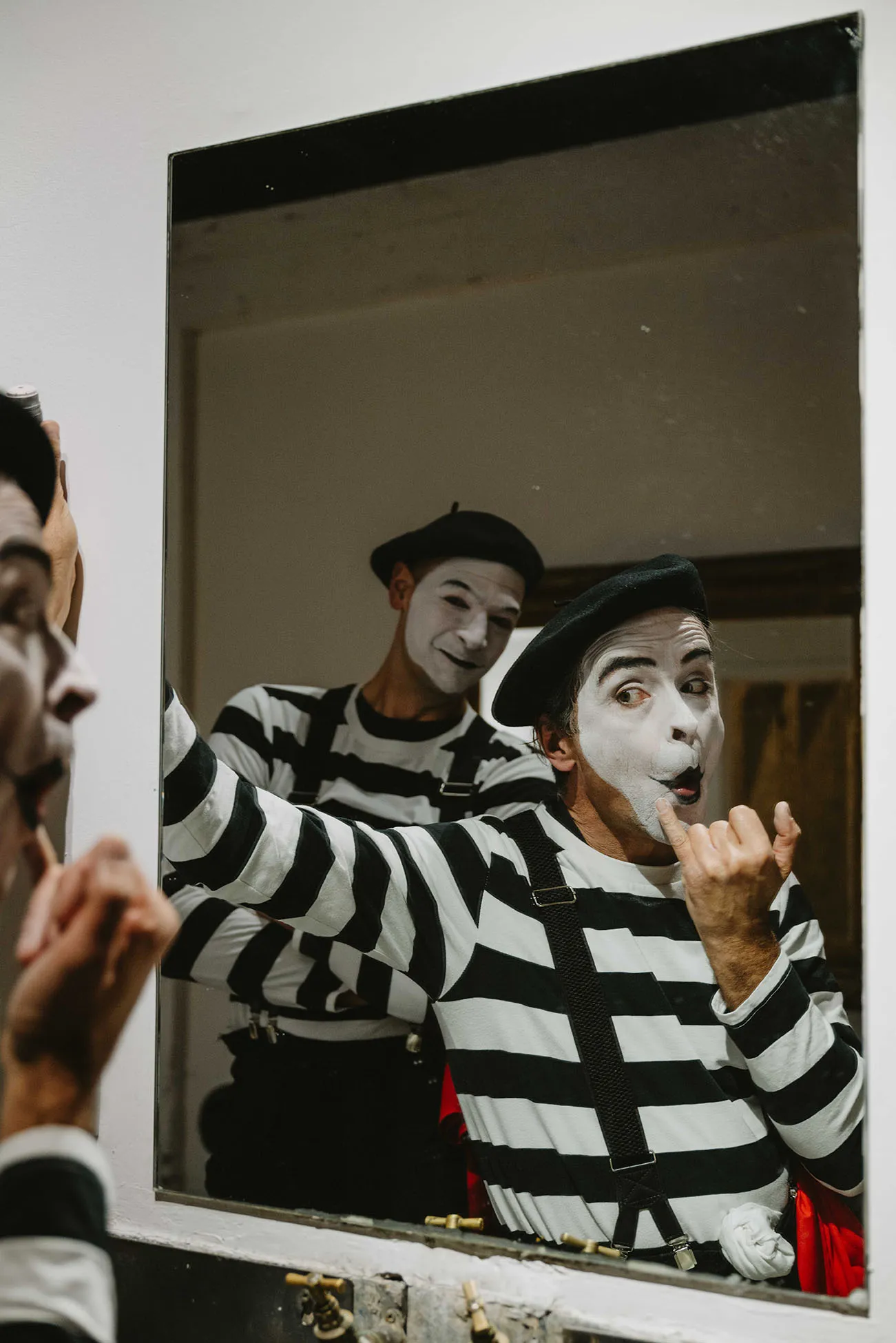 De bruiloft van Tom Odell en Georgie Somerville