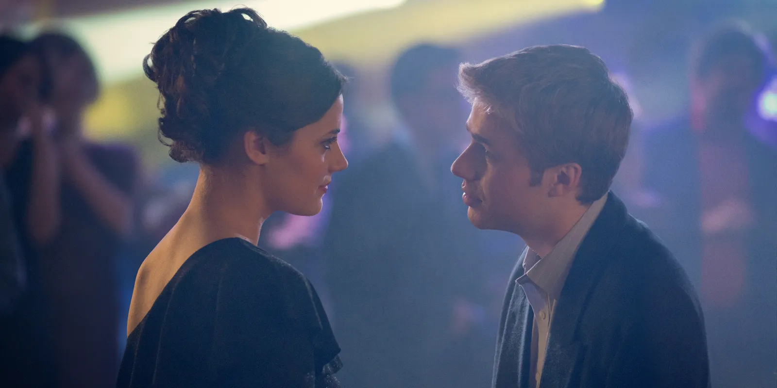 Kate en William geven hun gevoelens voor elkaar toe tijdens de afterparty van de modeshow in The Crown