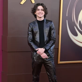 timothee-chalamet-haalt-inspiratie-uit-een-reep-chocolade-voor-zijn-wonka-premierelook-278341