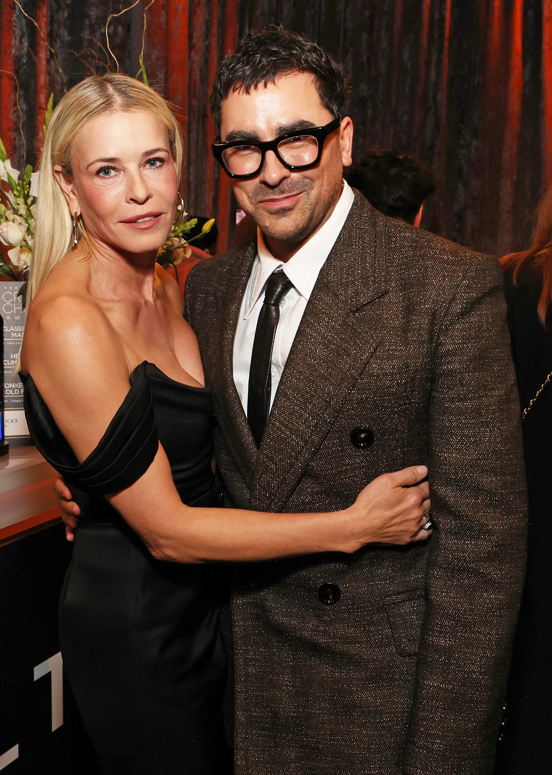 Chelsea Handler en Dan Levy critics choice awards
