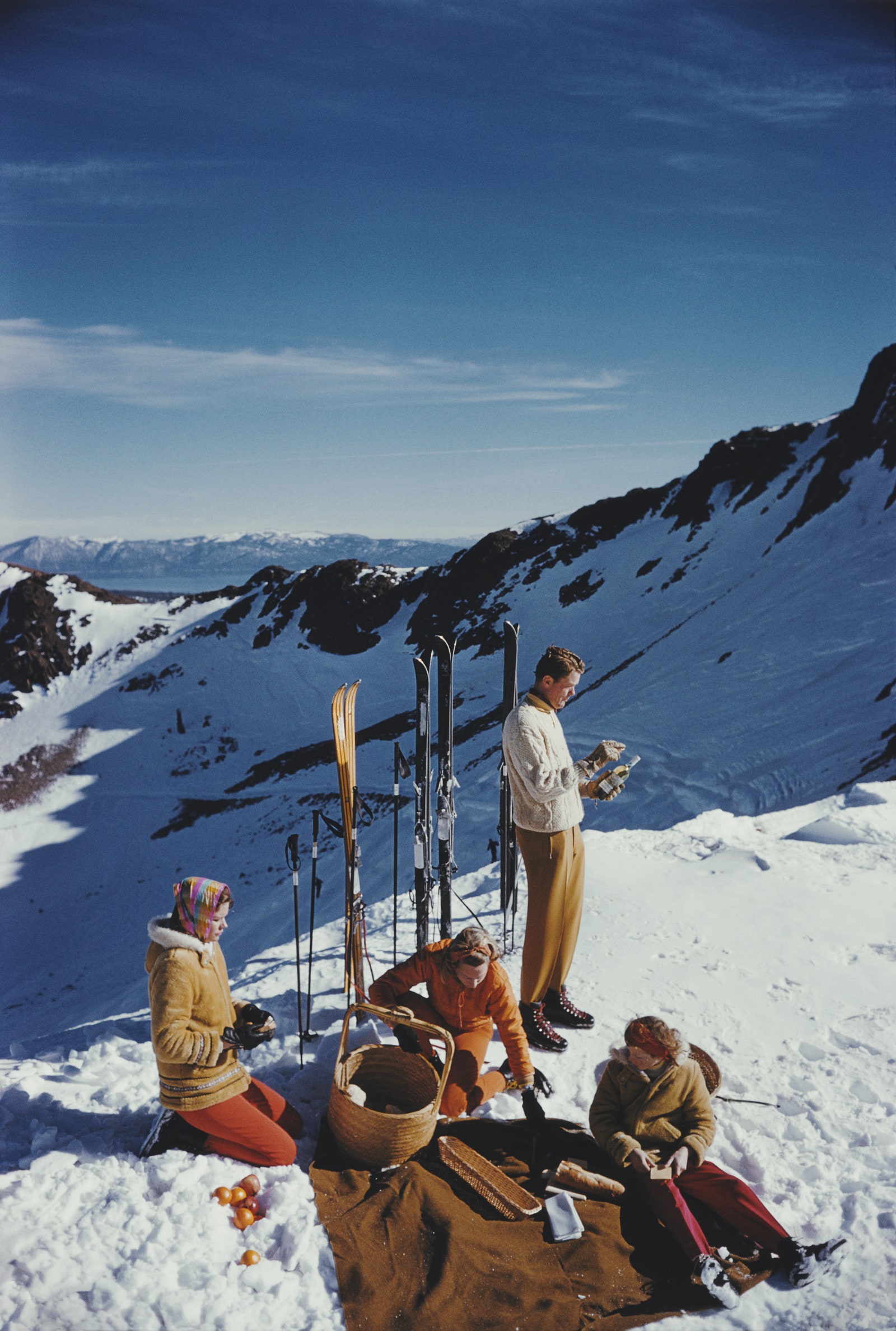 Een groep picknickers in Squaw Valley in 1961