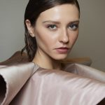 Een model met een mooie huid - wat te doen bij een allergische reactie op make-up?