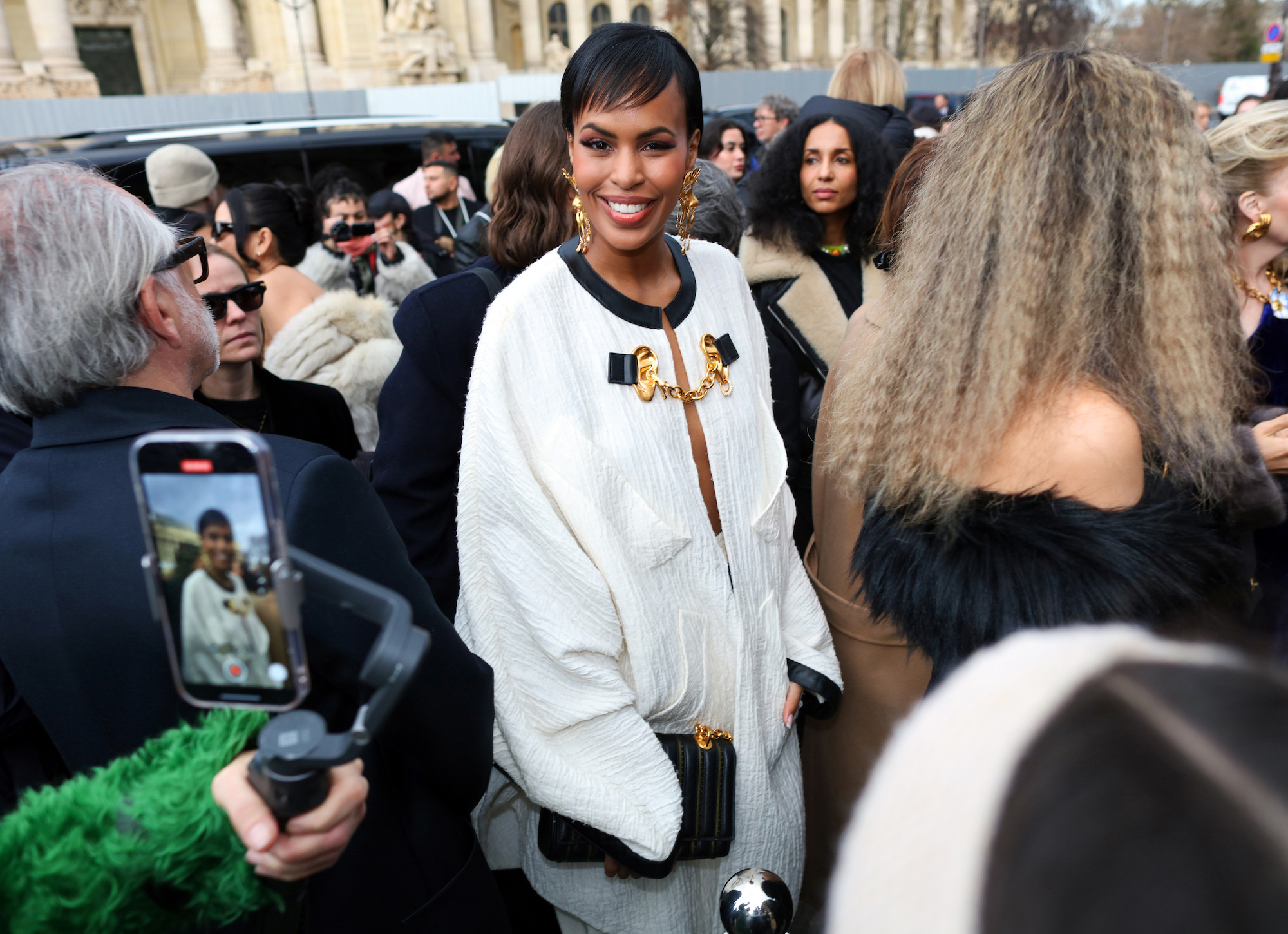 Een streetstylelook bij Couture Fashion Week