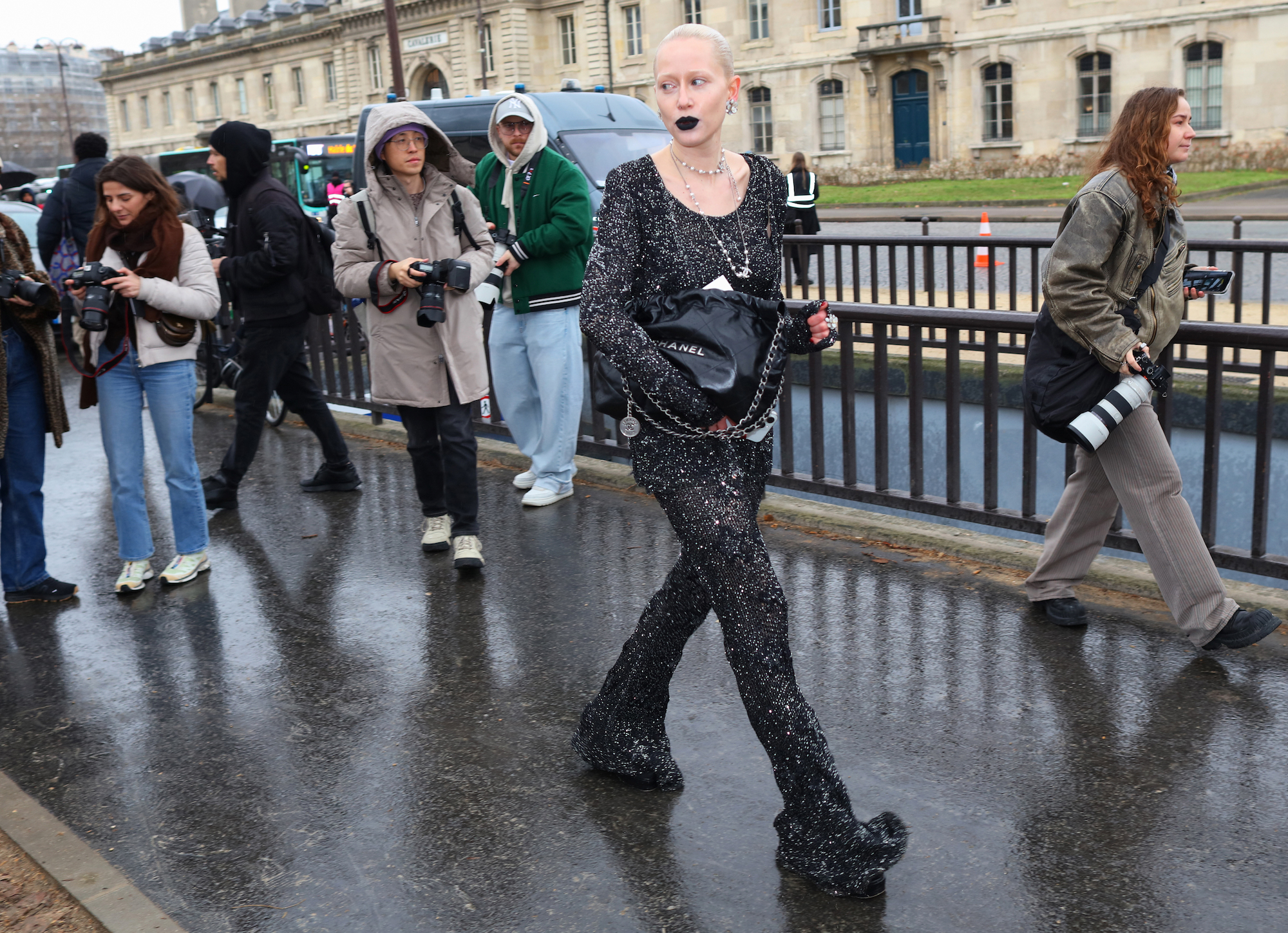 Een streetstylelook bij Couture Fashion Week