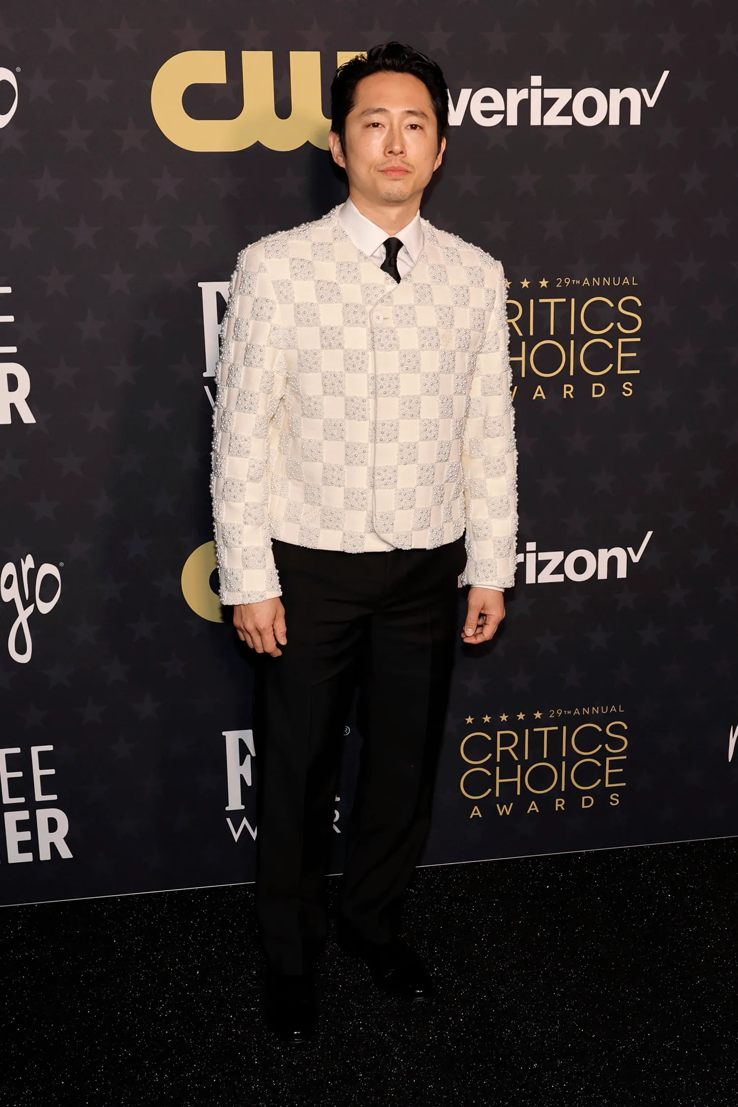 Steven Yeun bij de Critics Choice Awards 2024