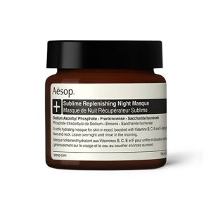 Gezichtsmasker van Aesop is een van de beautyproducten om mee te nemen op wintersport