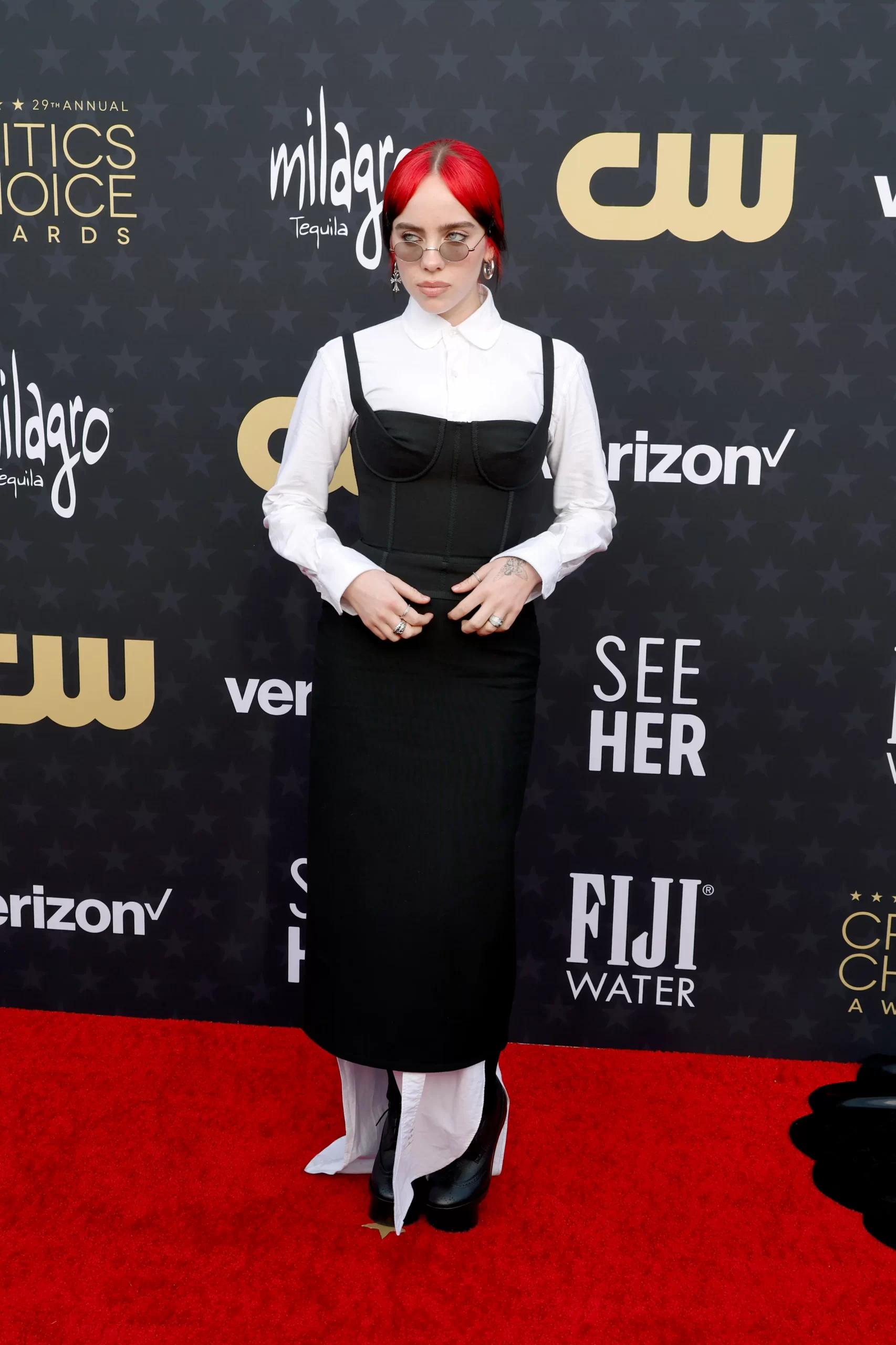 Billie Eilish in Thom Browne is een van de beste looks van de Critics Choice Awards 2024