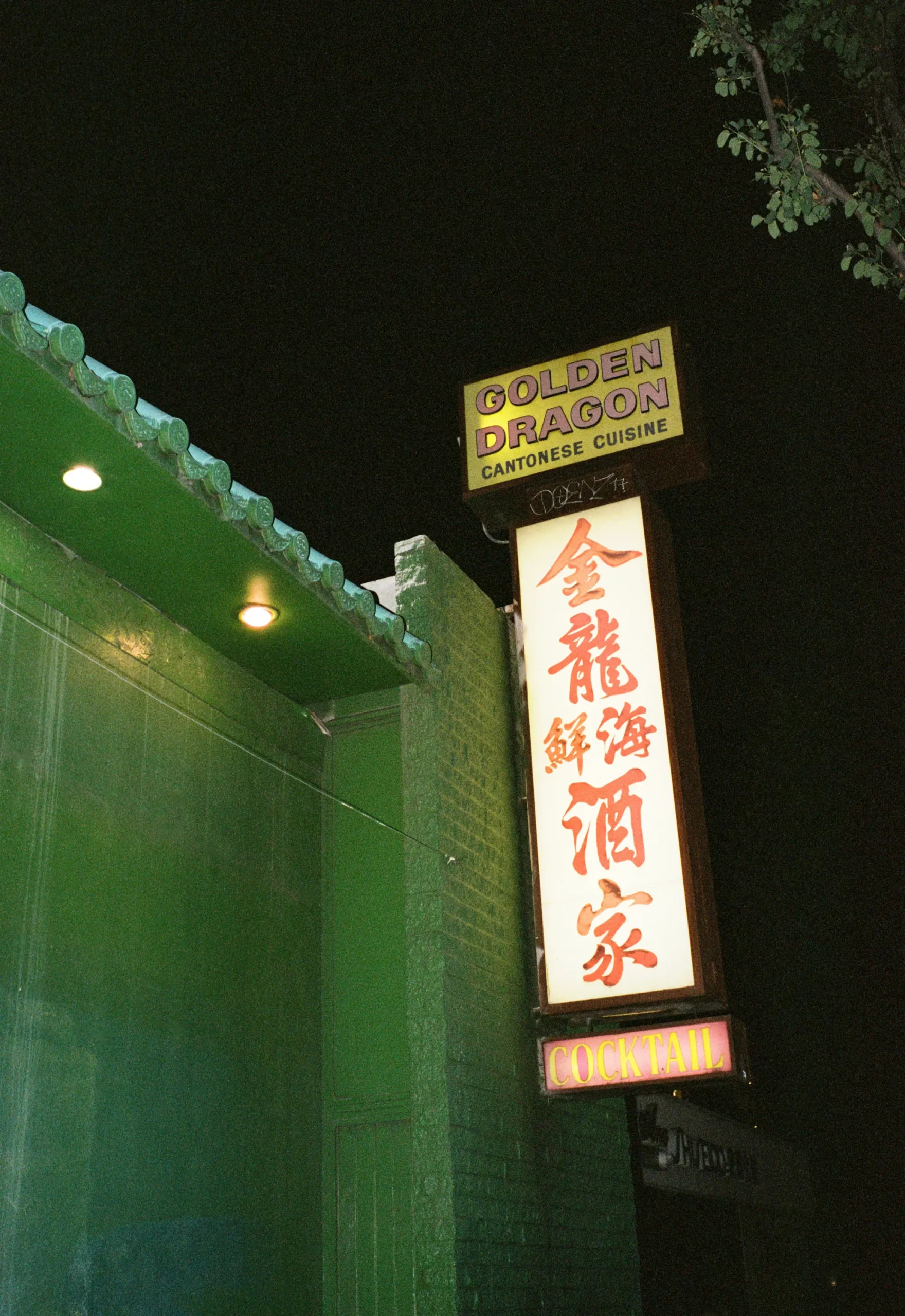 De bruiloft in LA Chinatown van Nicole Wong en Carlo Biedenharn