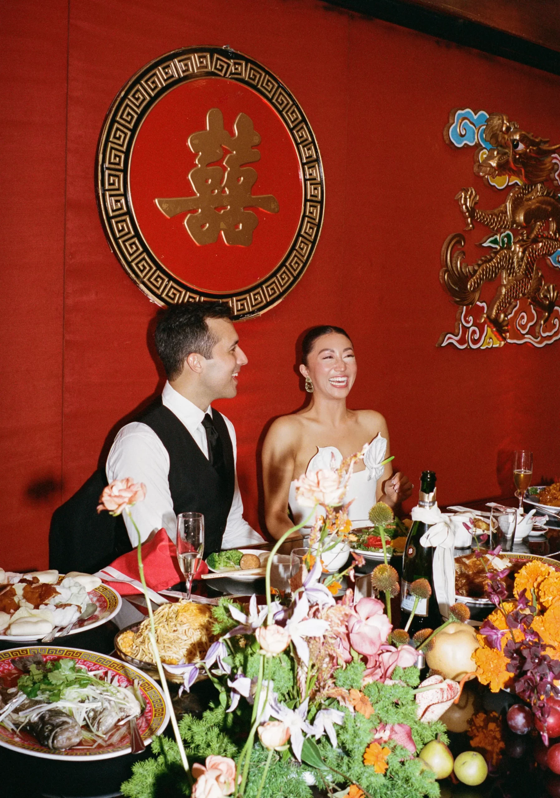 Nicole Wong en Carlo Biedenharn op hun trouwdag