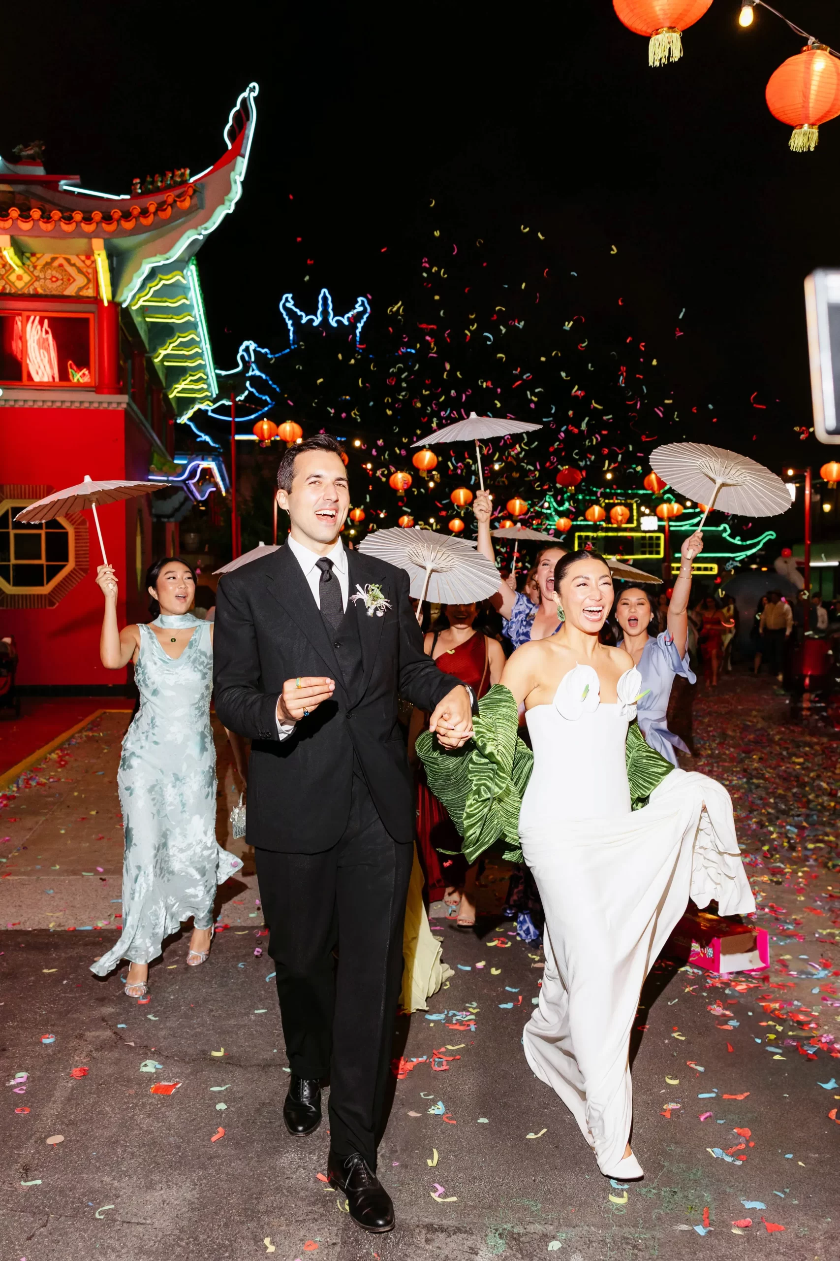 Nicole Wong en Carlo Biedenharn op hun trouwdag
