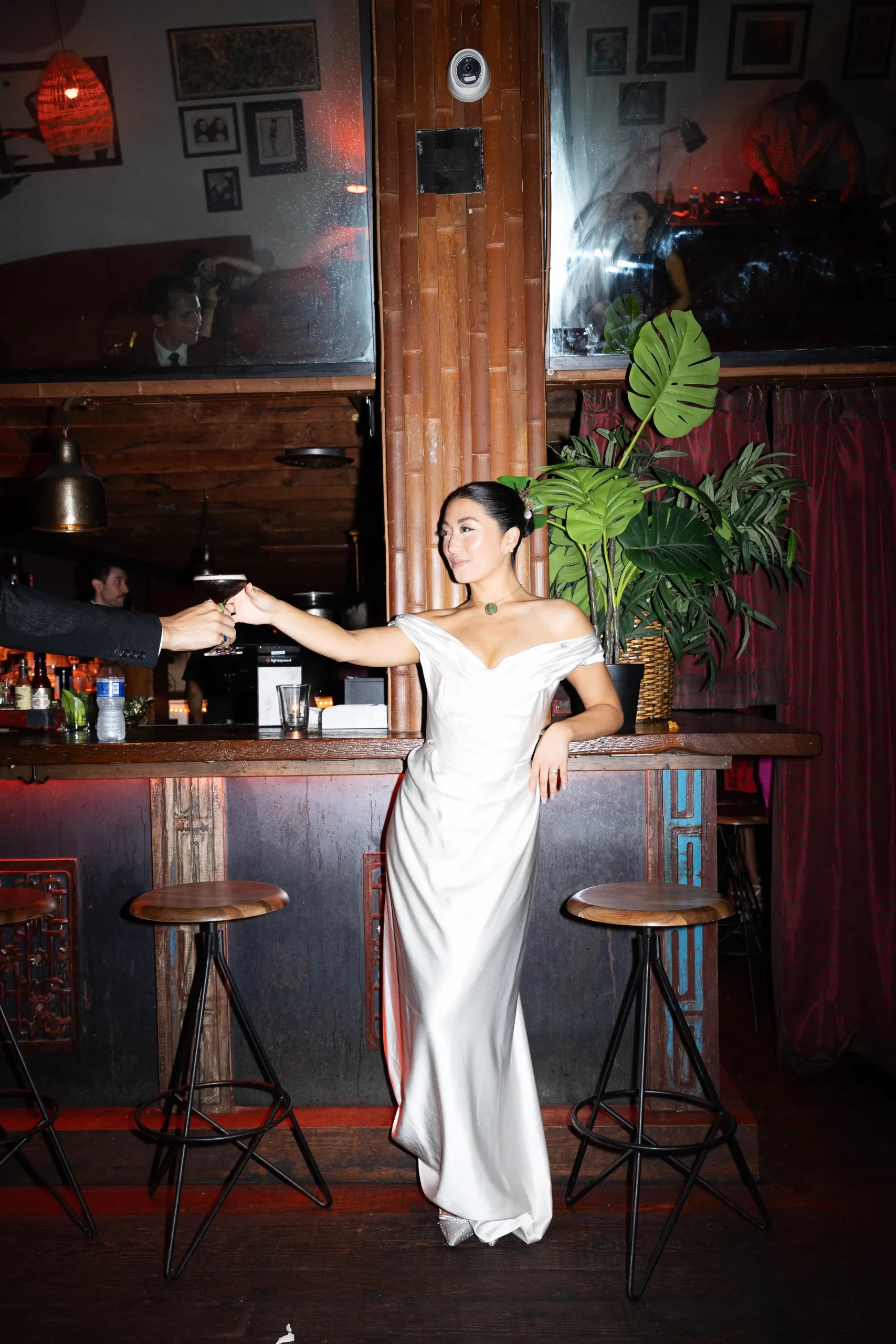 De bruiloft in LA Chinatown van Nicole Wong en Carlo Biedenharn