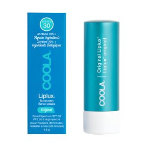 Liplux van Coola is een van de beautyproducten om mee te nemen op wintersport