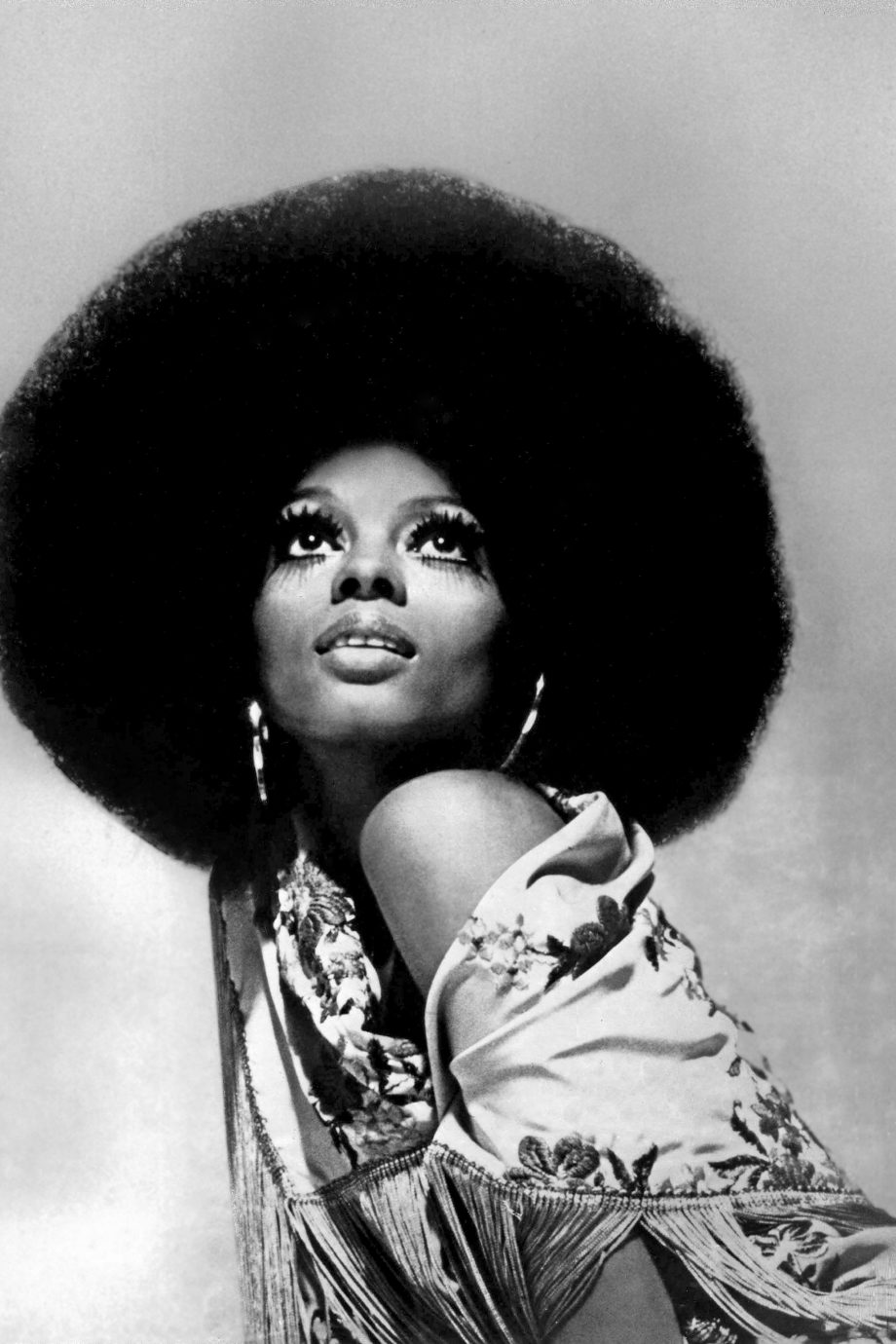 muzieklegende-diana-ross-schittert-in-nieuwe-saint-laurent-campagne-281422