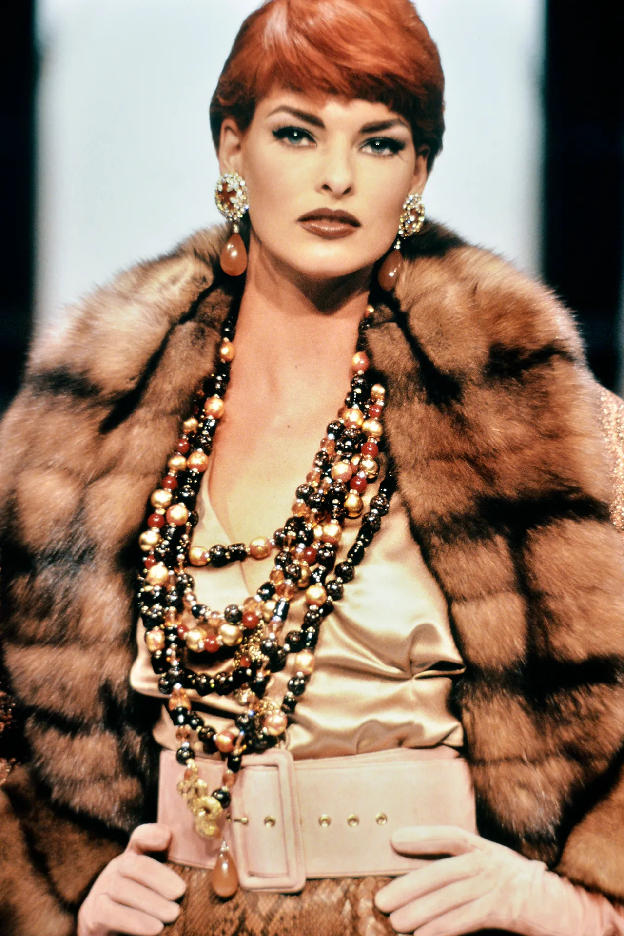 "Mob-Wife" esthetiek op de runway bij Christian Dior Haute Couture lente/zomer 1992