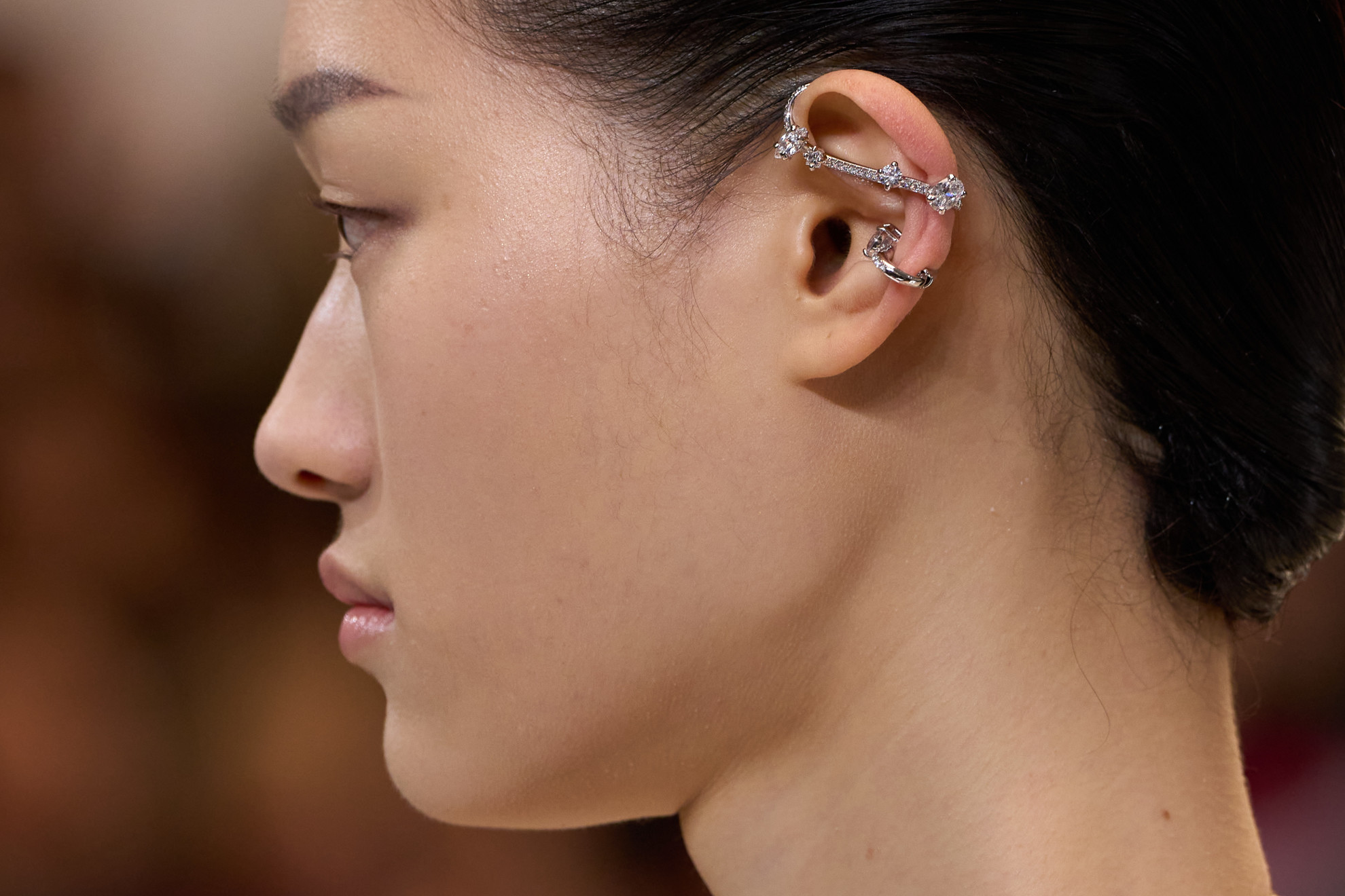 Earcuff bij Fendi couture lente/zomer 2024