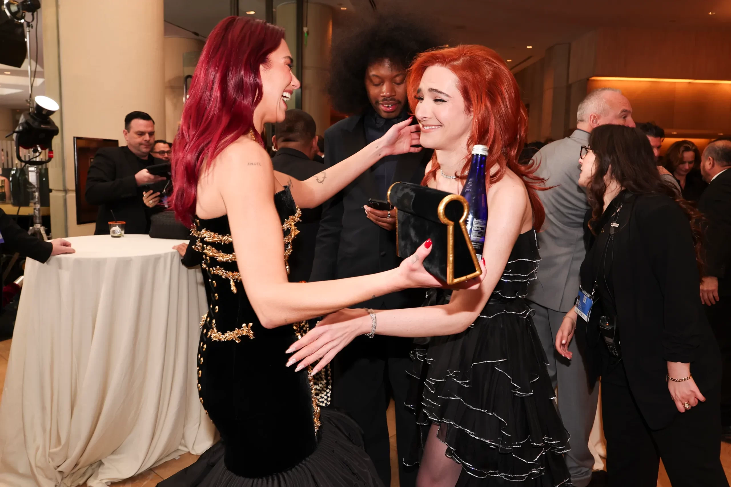 Hari Nef en Dua Lipa