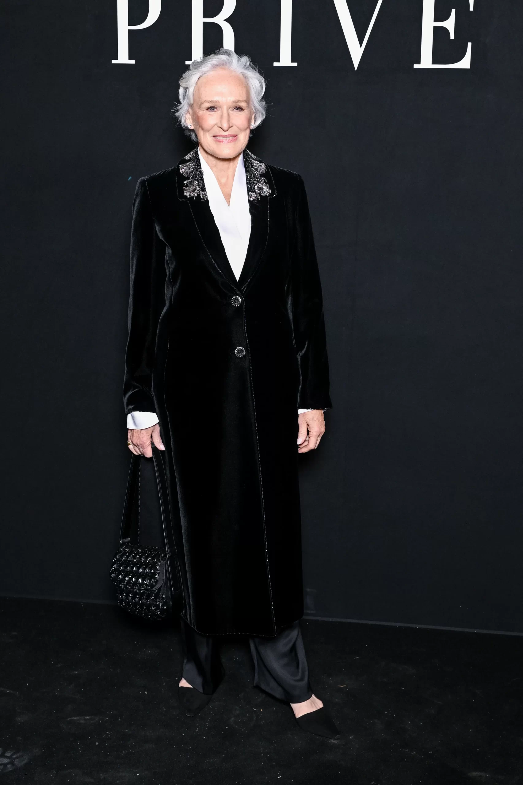 Glenn Close is een van de beroemdheden bij Couture Fashion Week lente/zomer 2024