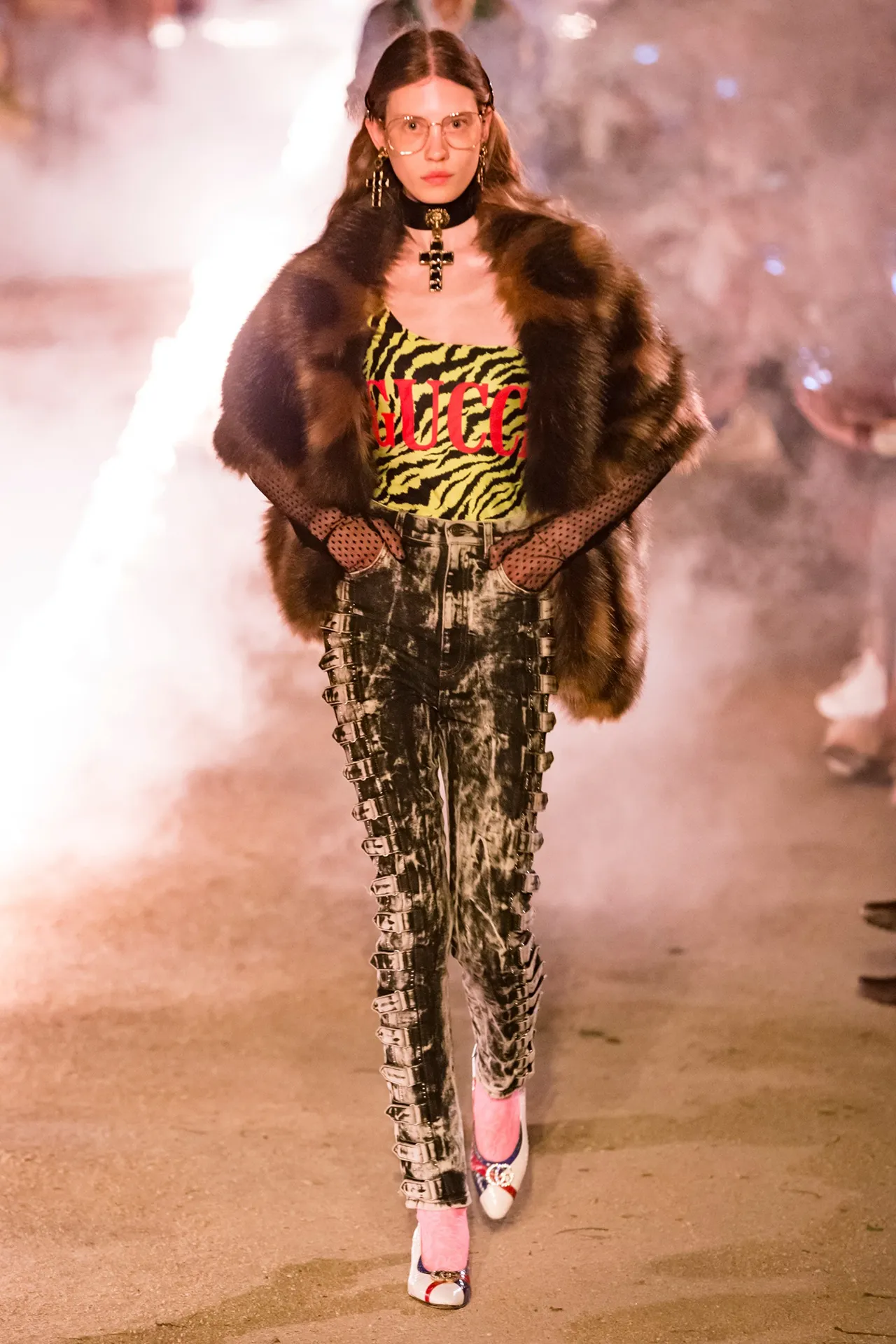 "Mob-Wife" esthetiek op de rugway bij Gucci Cruise 2019