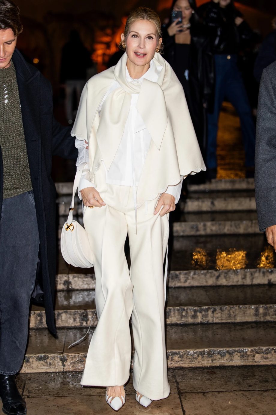 niemand-straalt-meer-rich-mom-energy-uit-dan-kelly-rutherford-tijdens-coutureweek-284123