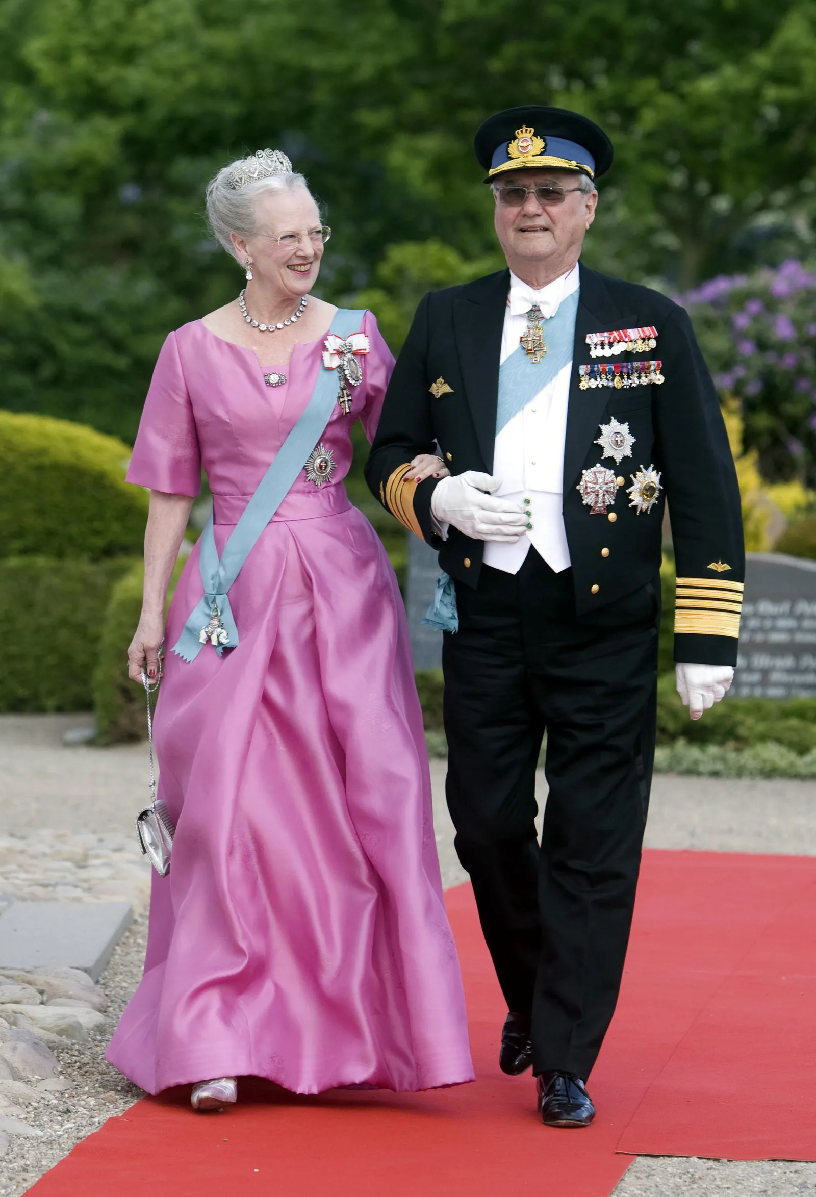 Koningin Margrethe en prins Henrik bij het huwelijk van prins Joachim en Marie Cavallier in Denemarken, 24 mei 2008