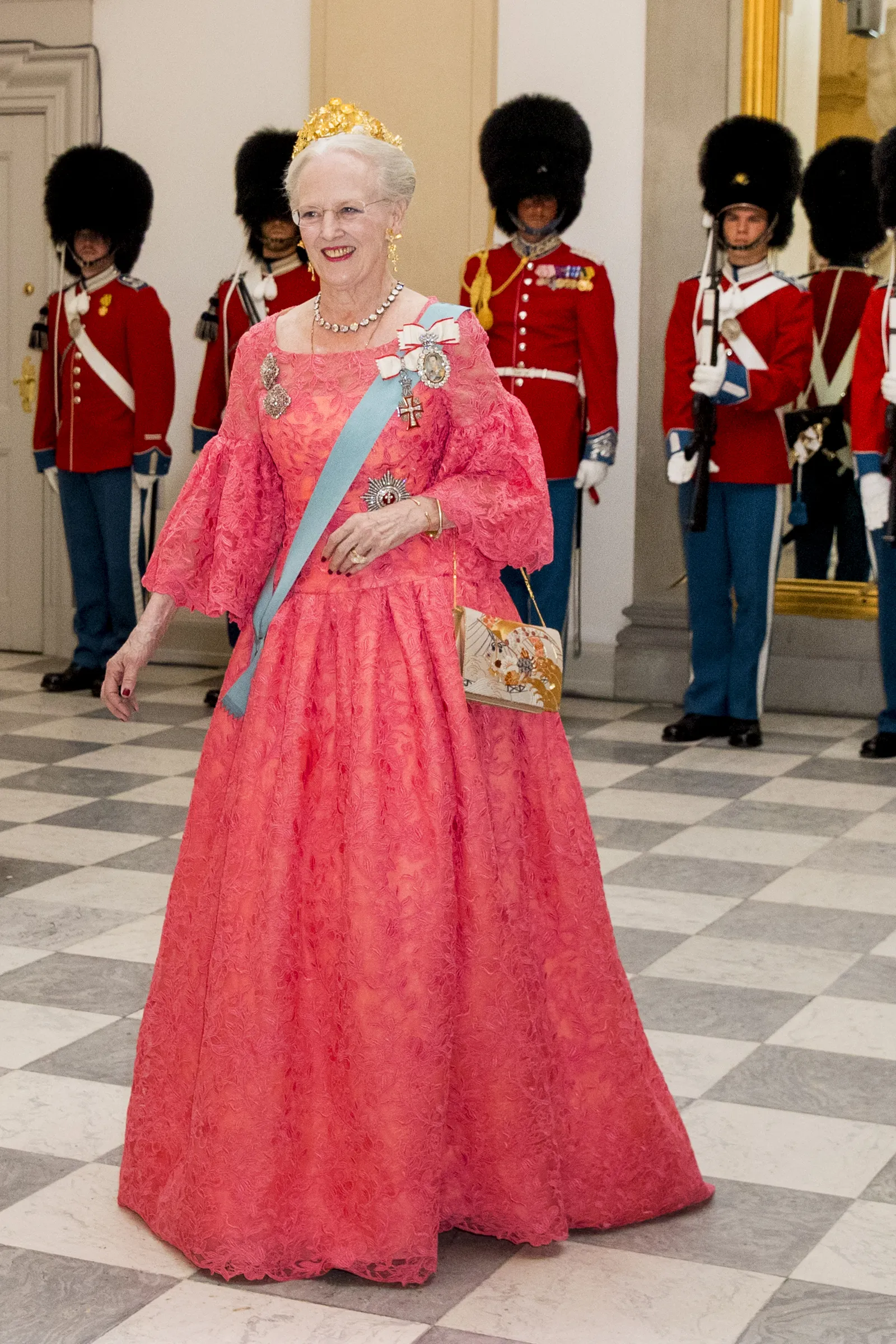 Koningin Margrethe ijdens het galabanket ter gelegenheid van de 50e verjaardag van de kroonprins in de kapel van paleis Christiansborg op 26 mei 2018