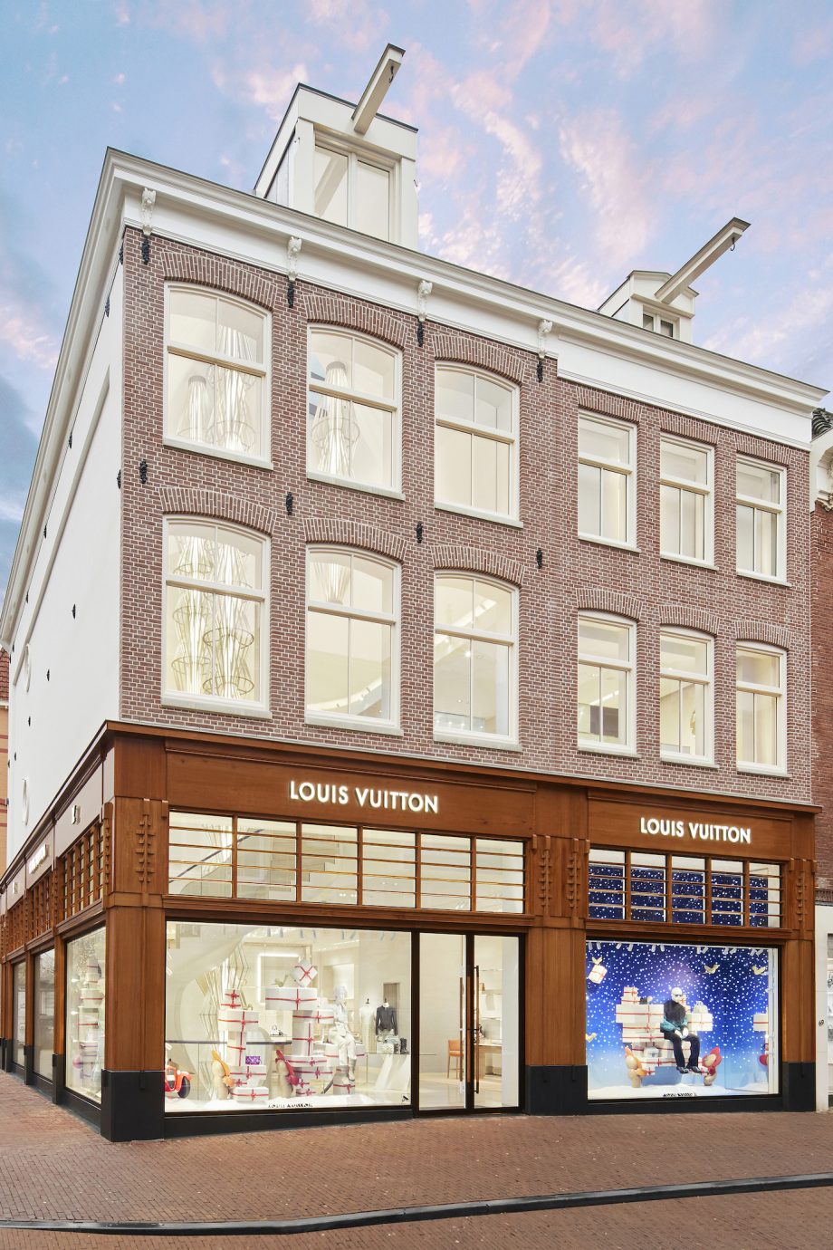 neem-een-kijkje-in-de-volledig-vernieuwde-louis-vuitton-boetiek-in-amsterdam-281423