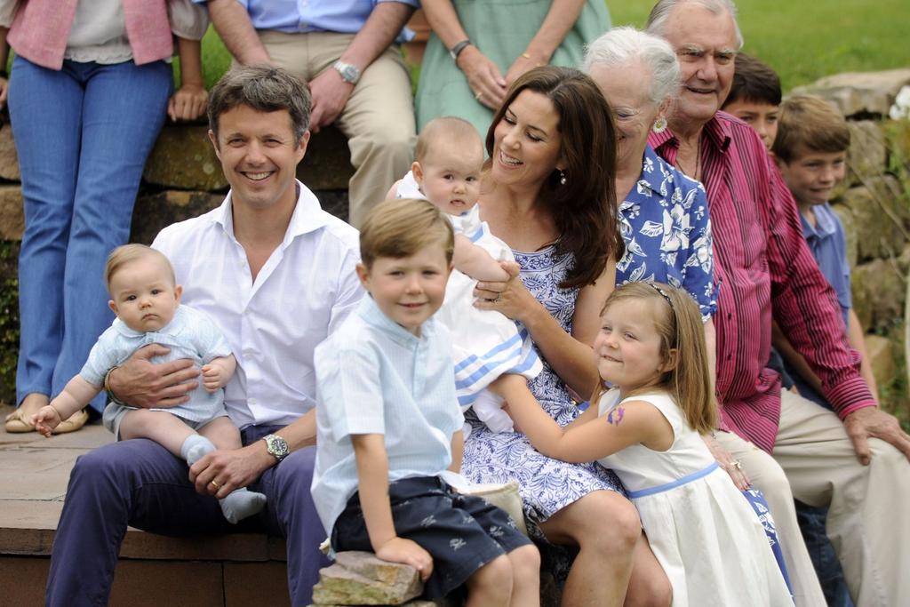 Frederik en Mary met hun kinderen