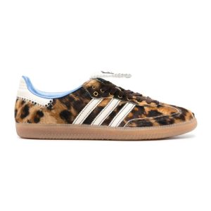 Sneaker met luipaardprint van Adidas x Wales Bonner