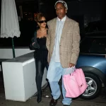 A$AP ROCKY met zijn knalroze Bottega Veneta tas.