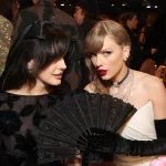 Lana Del Rey en Taylor Swift tijdens de Grammy Awards 2024