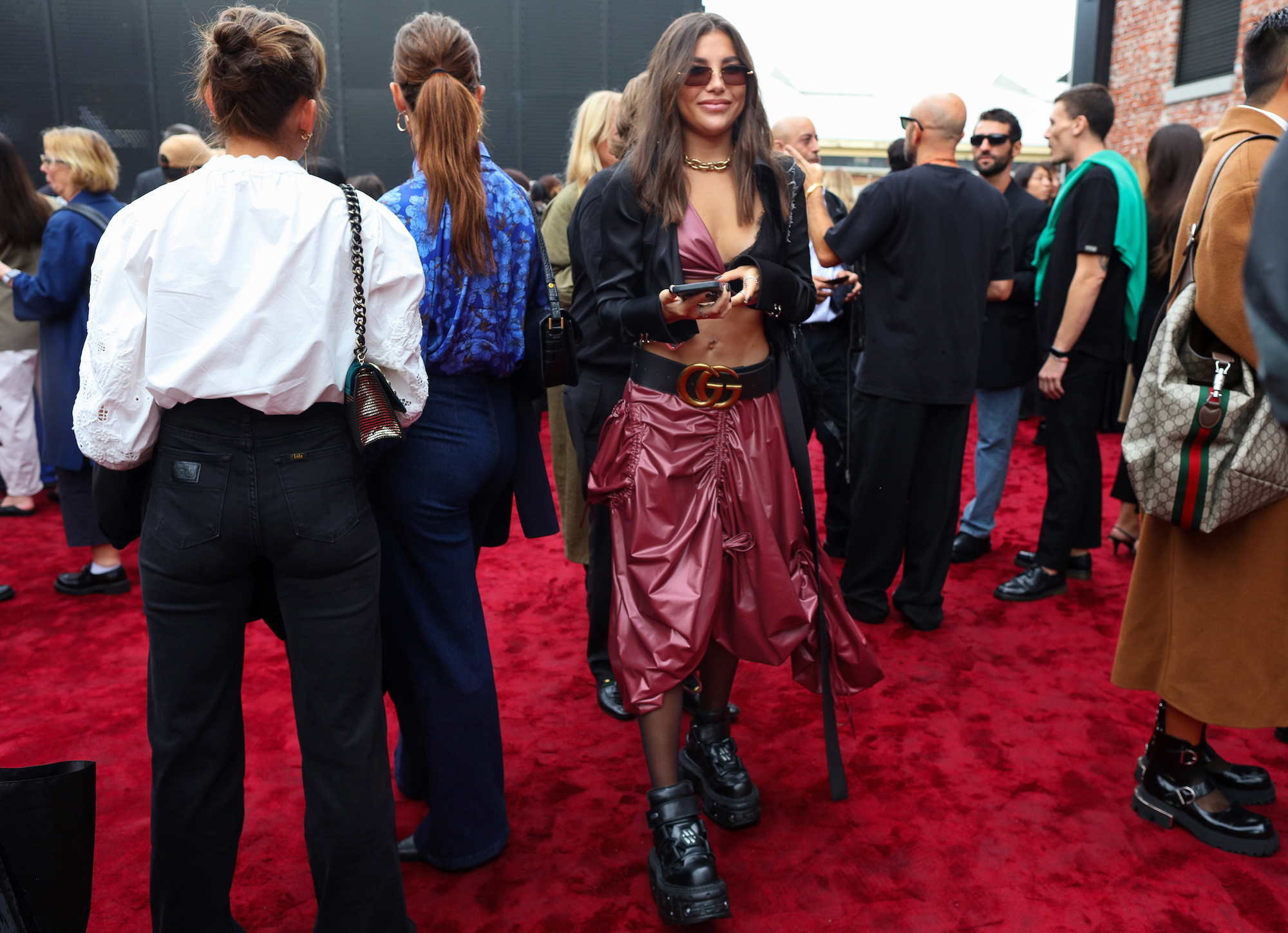 Roze en rode streetstylelooks voor Valentijnsdag