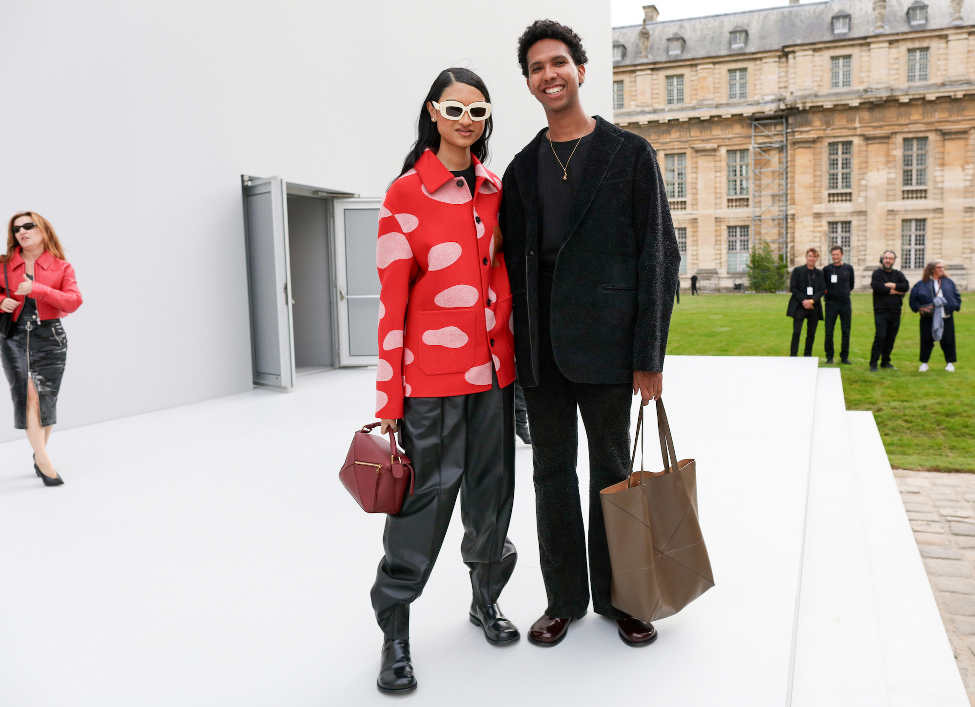 Roze en rode streetstylelooks voor Valentijnsdag