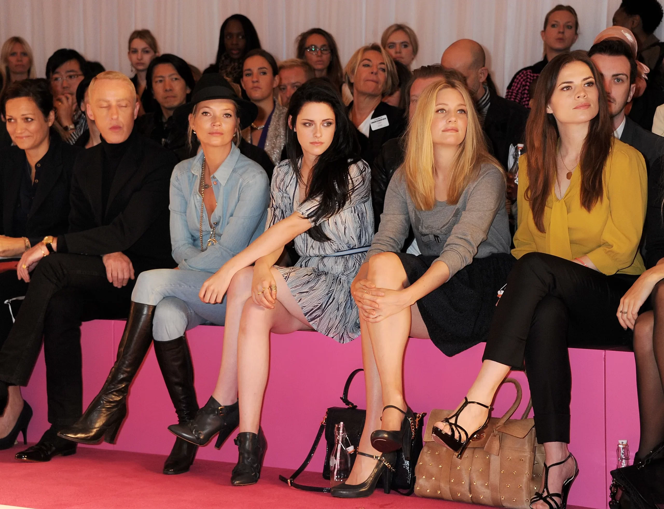 Kate Moss and Kristen Stewart zitten front row bij de Mulberry lente/zomer 2012 show in september.