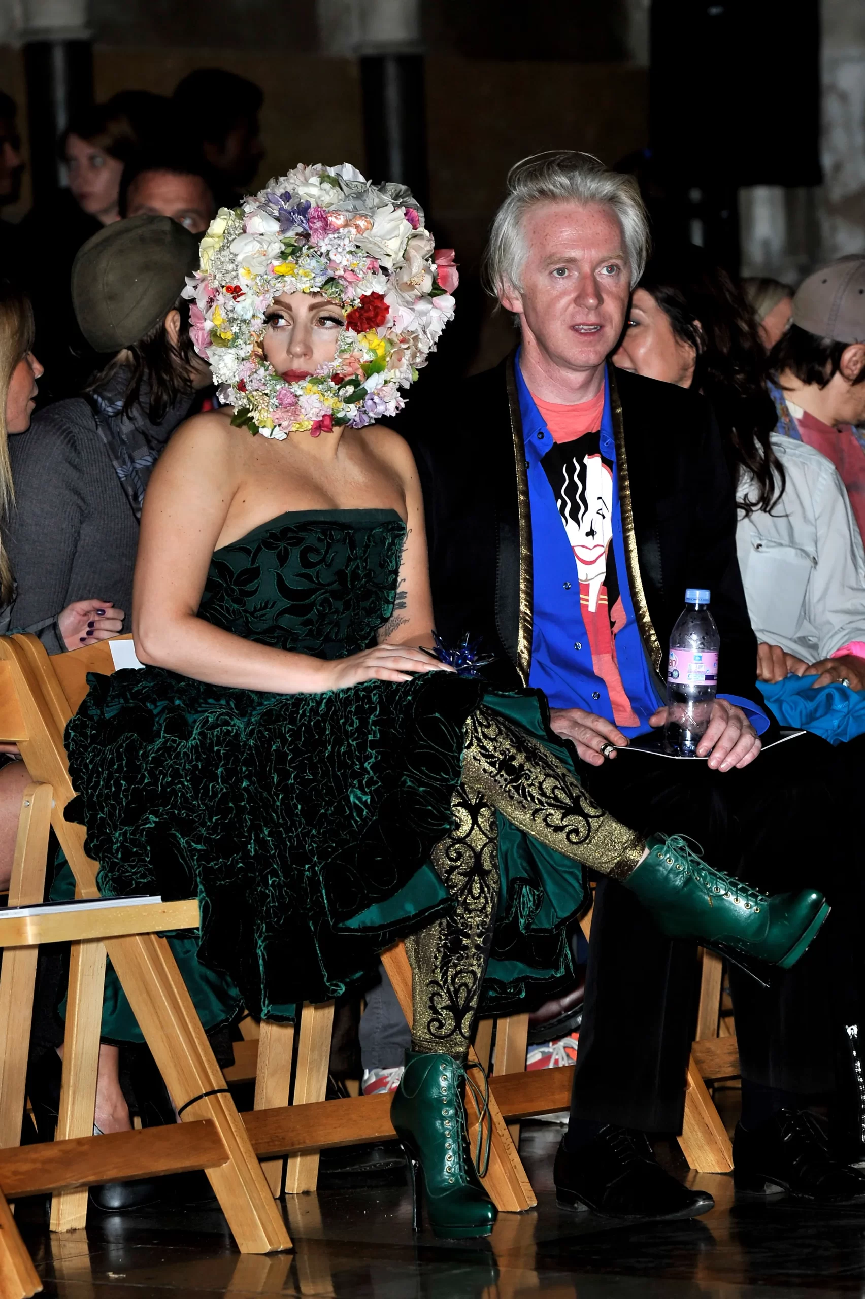 Lady Gaga zit op de voorste rij bij de Philip Treacy lente/zomer 2013-show in de Royal Courts Of Justice.