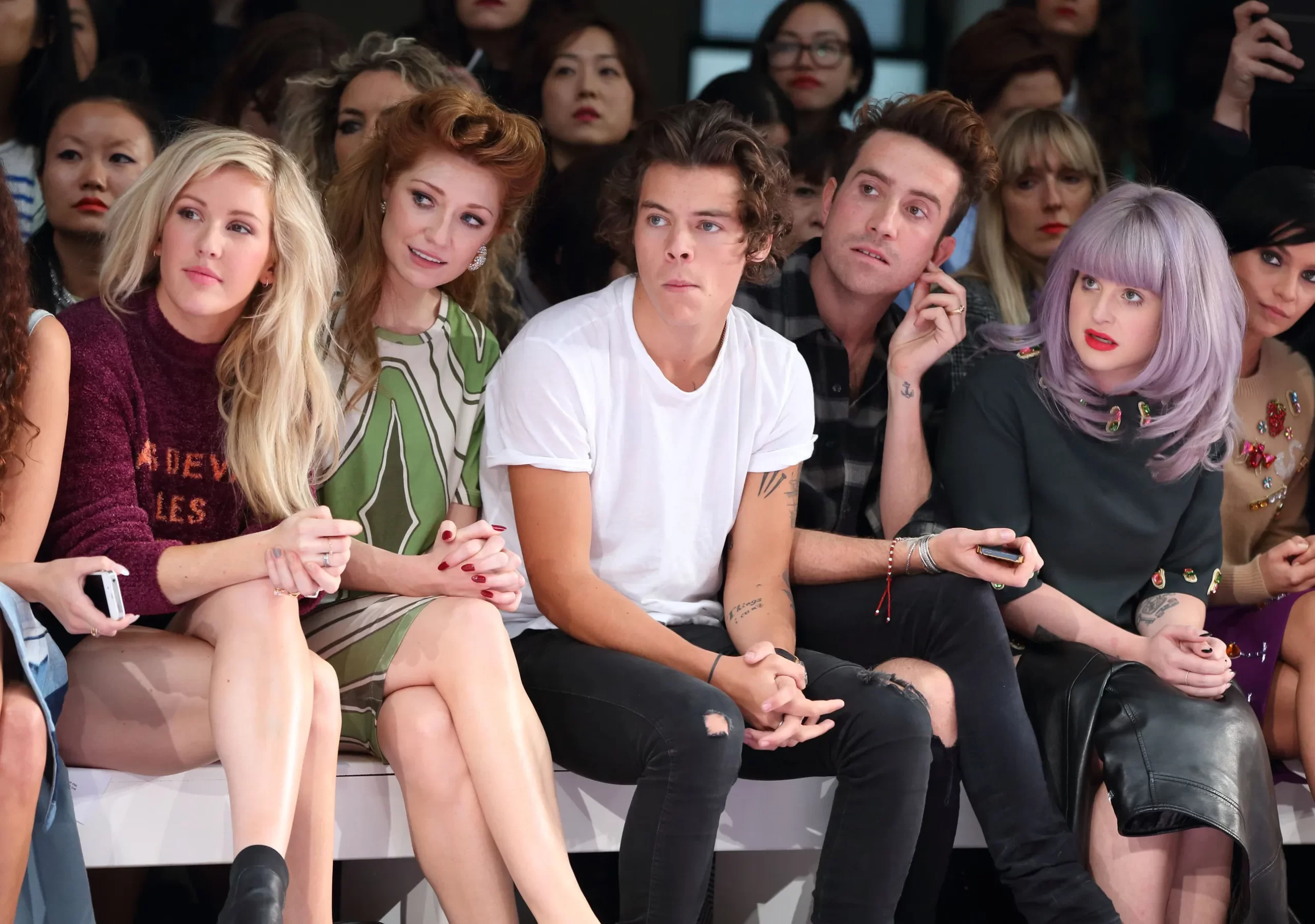 Ellie Goulding, Nicola Roberts, Harry Styles, Kelly Osbourne en Nick Grimshaw front row bij House of Holland tijdens London Fashion Week