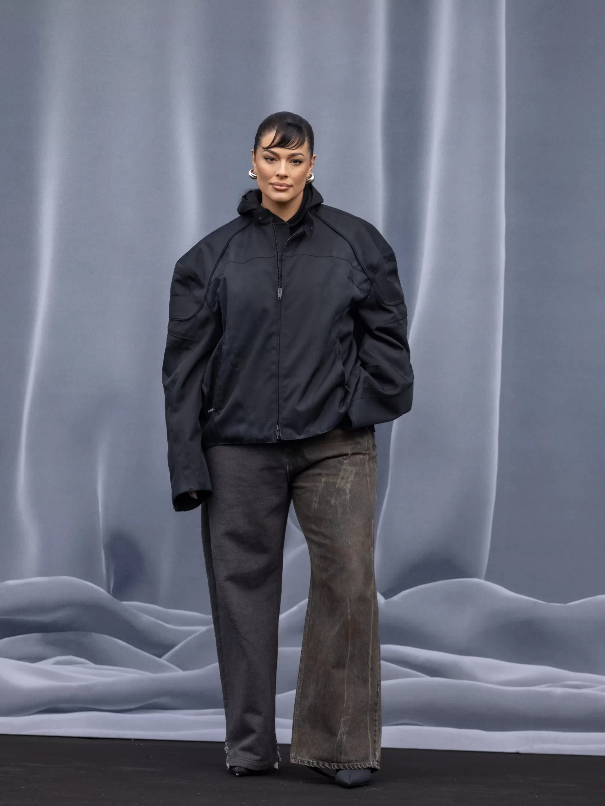 Ashley Graham is een van de beroemdheden bij Paris Fashion Week herfst/winter 2024