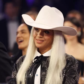 beyonce-gaat-volledig-in-western-thema-naar-de-grammy-awards-inclusief-cowboyhoed-284948