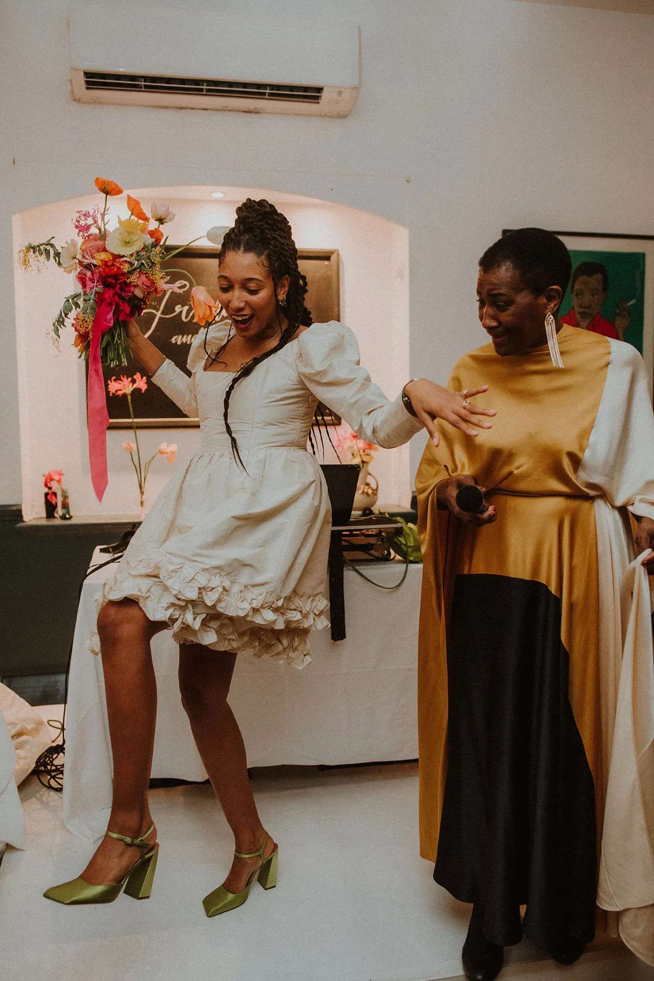 De bruiloft in filmthema van Raine Allen-Miller en Freddie Waters