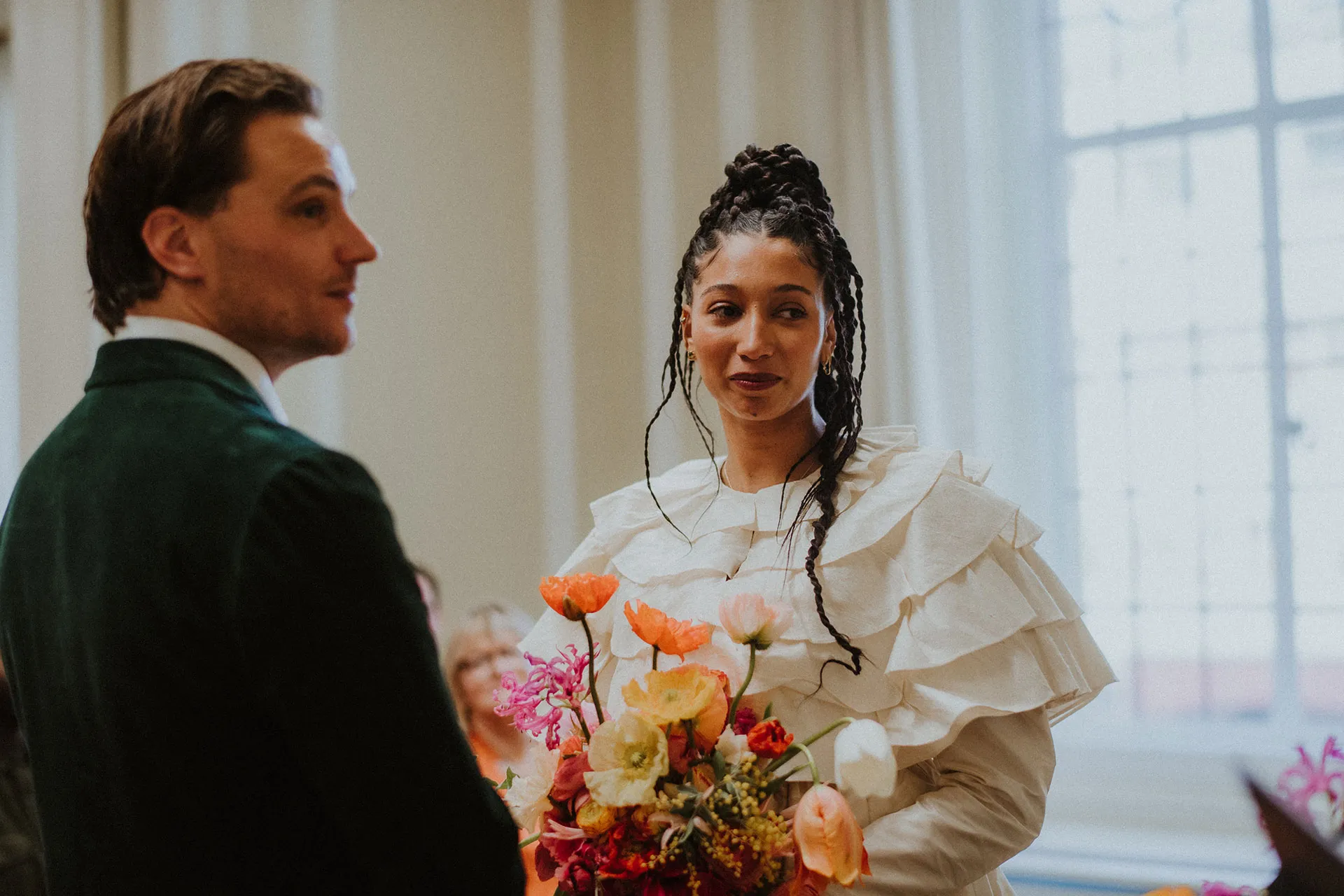 De bruiloft in filmthema van Raine Allen-Miller en Freddie Waters