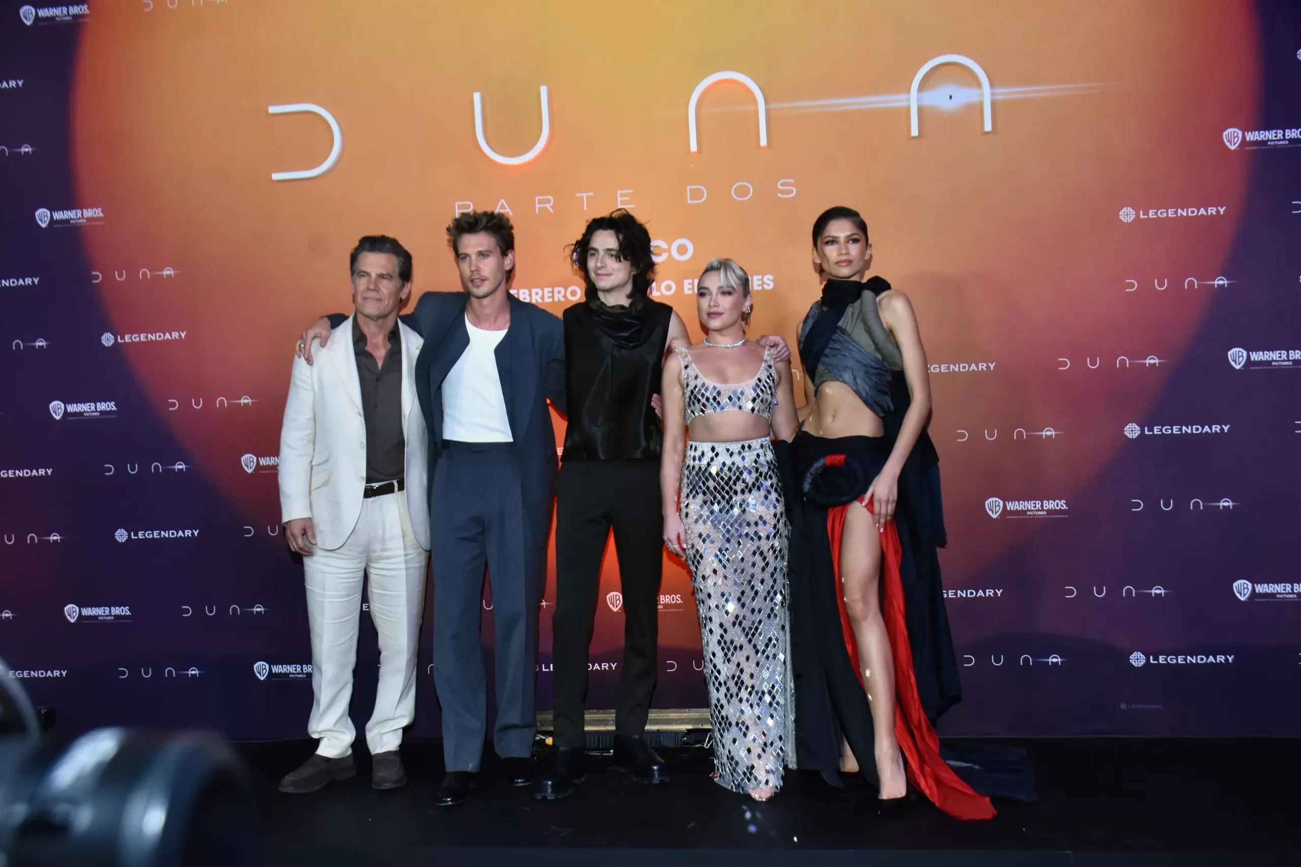 De cast van Dune: Part Two in opvallende looks in Mexico
