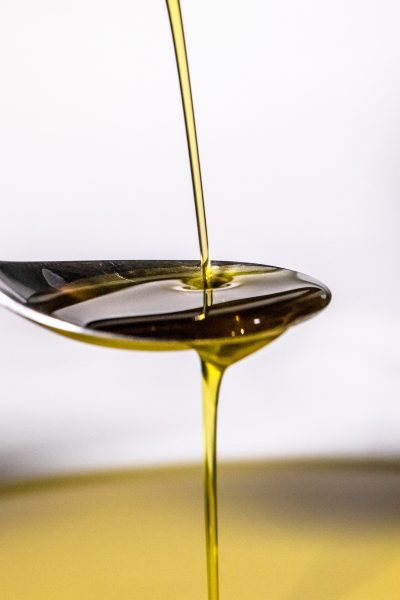 is-elke-ochtend-een-eetlepel-olijfolie-drinken-op-een-lege-maag-echt-een-goed-idee-302964