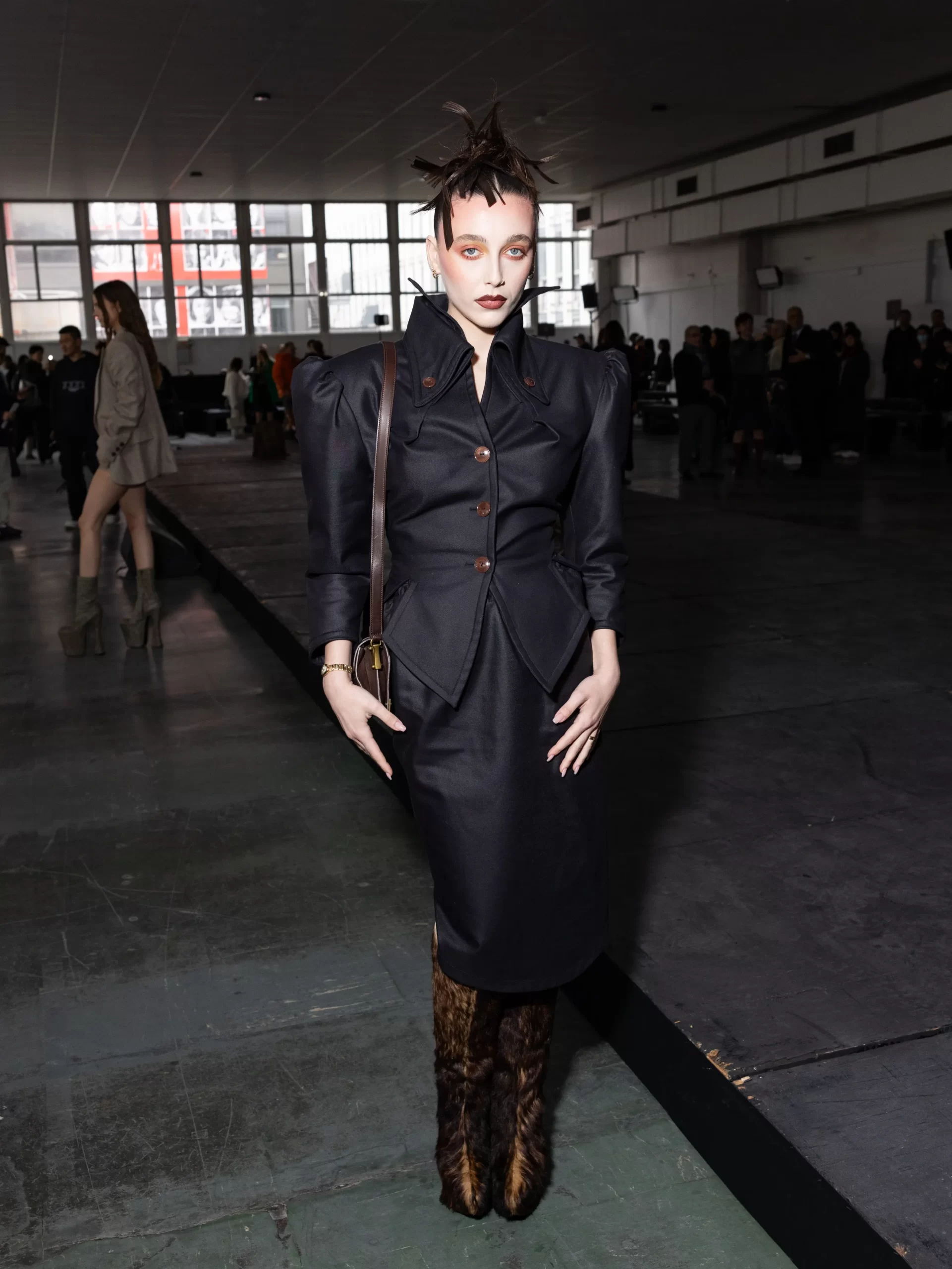 Emma Chamberlain bij Vivienne Westwood