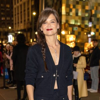 katie-holmes-doet-haar-beroemde-bh-moment-nog-eens-over-285744