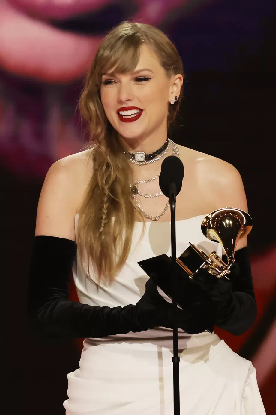 taylor-swift-kondigt-een-nieuw-album-aan-tijdens-de-grammy-awards-2024-285008