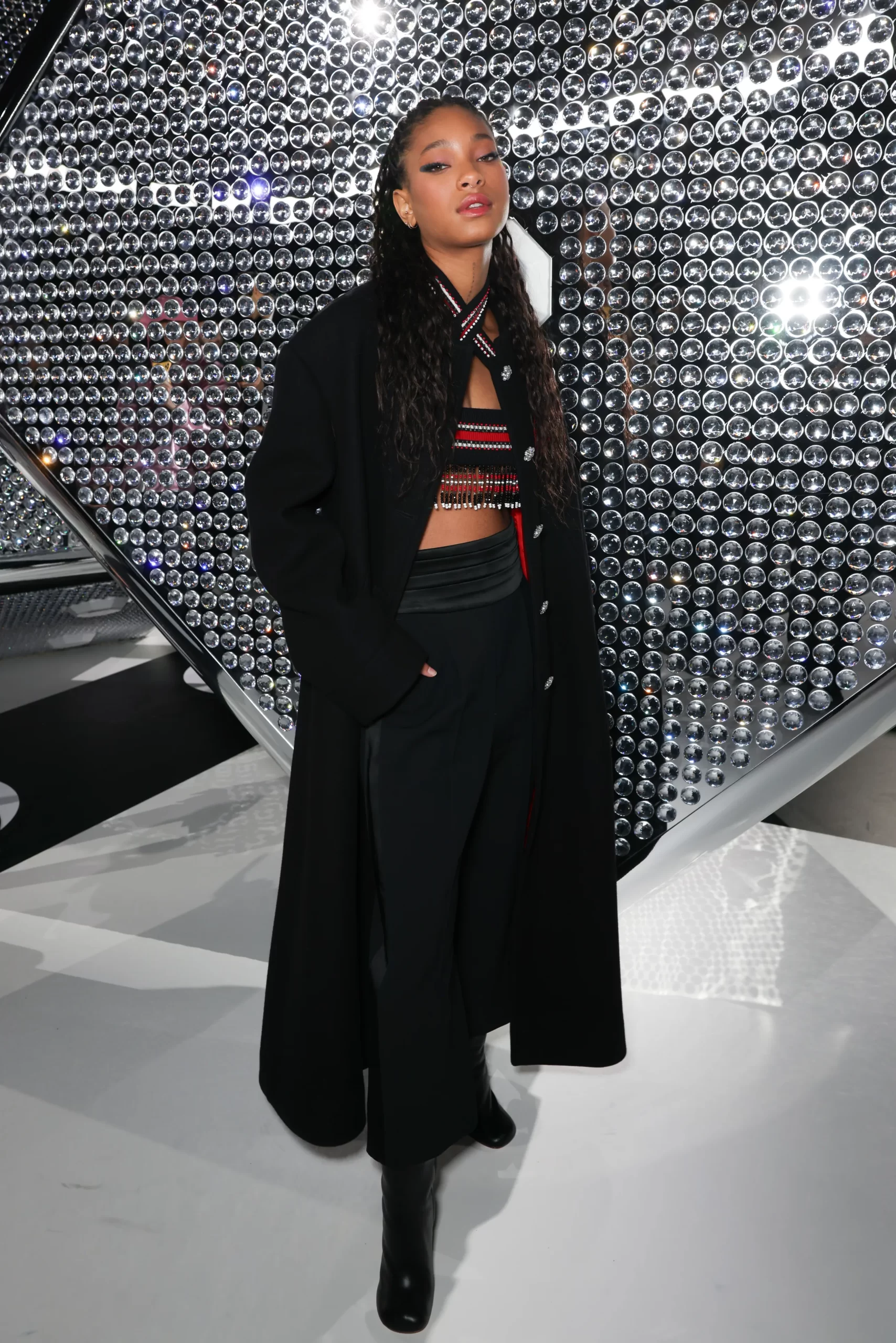 Willow Smith is een van de beroemdheden bij Paris Fashion Week herfst/winter 2024