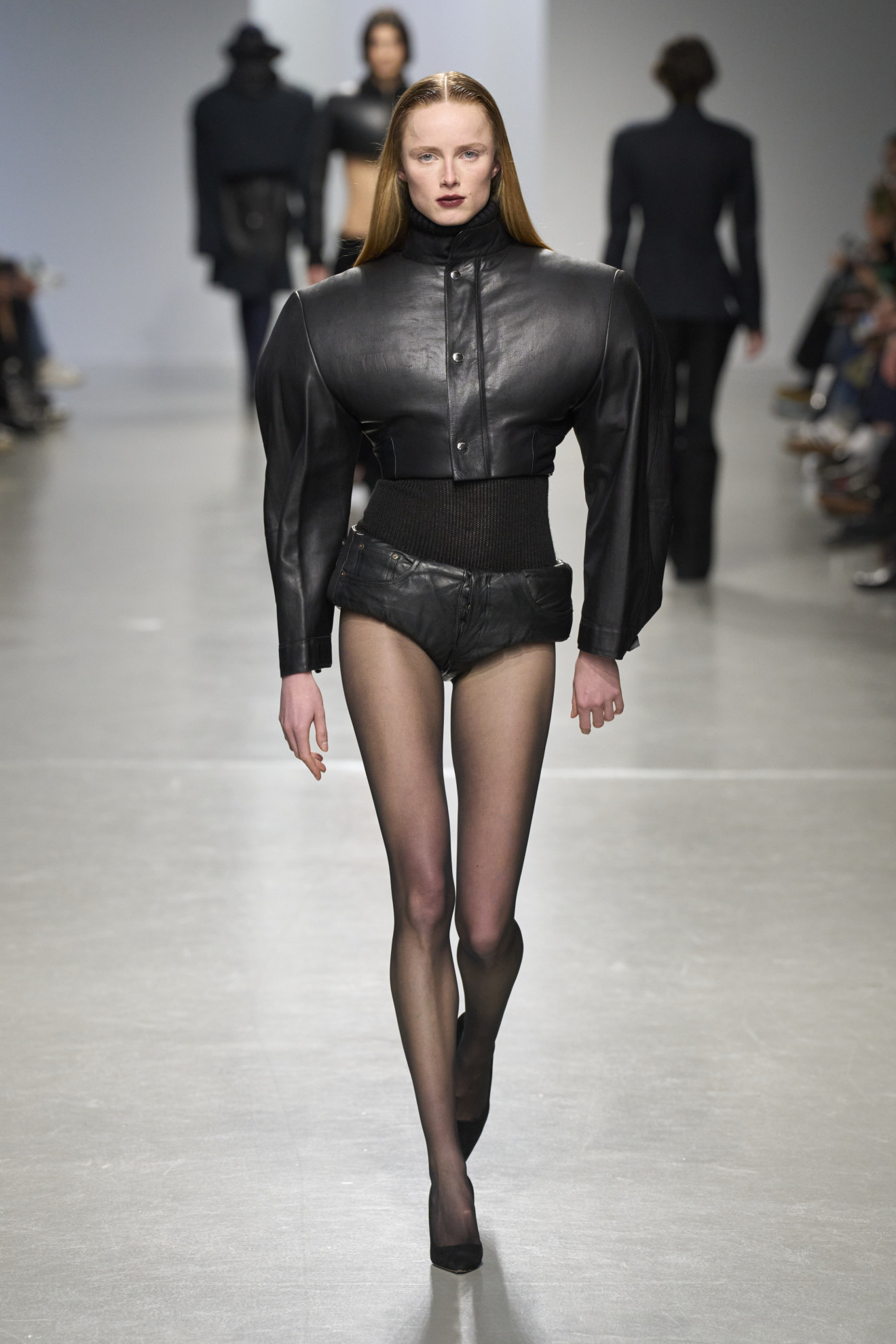 Rianne van Rompaey op de catwalk bij Lantinks show